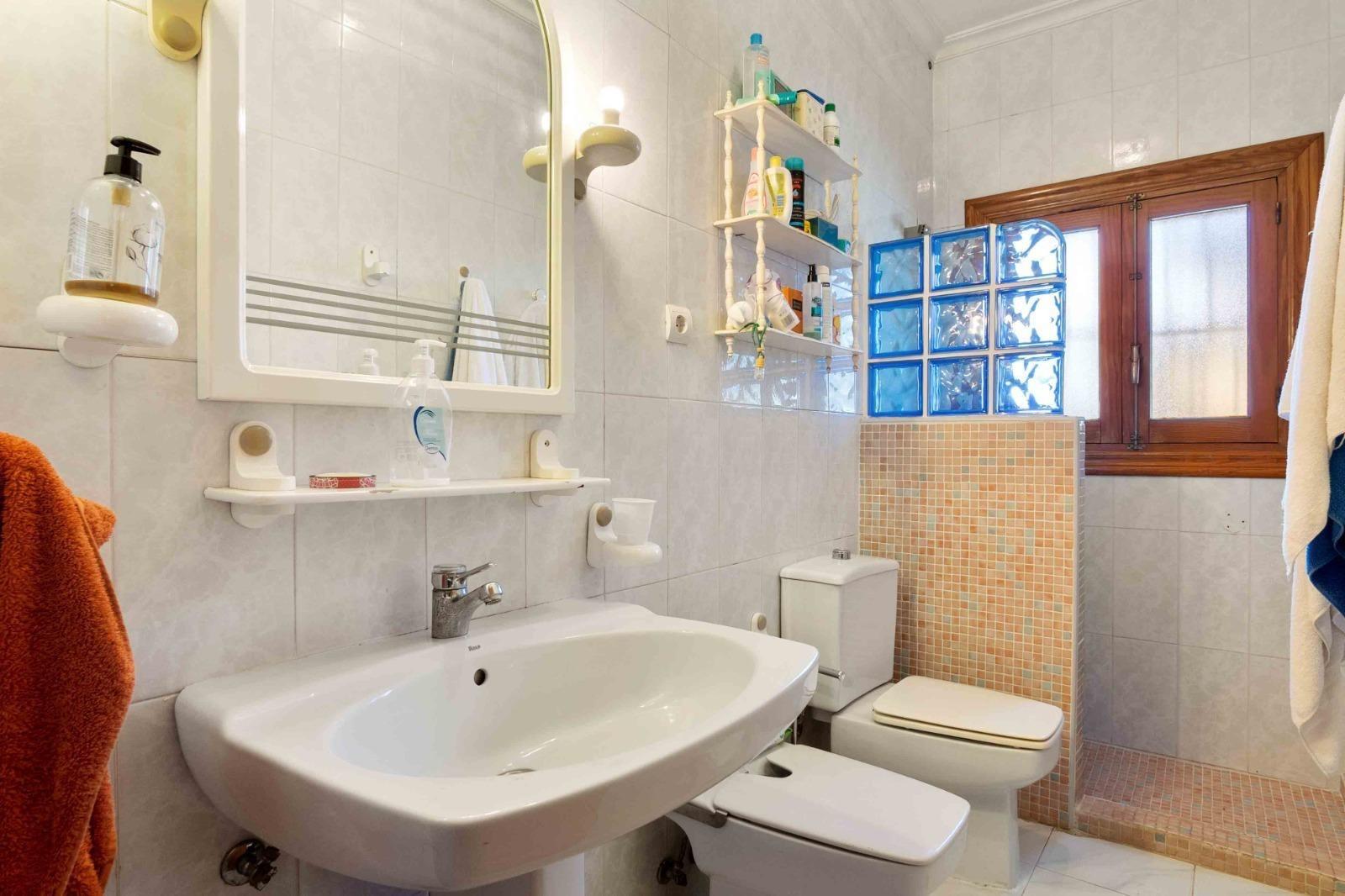For sale - 6 Bedroom 3 Bathroom Villa in Torrevieja - Los Balcones  - Alicante