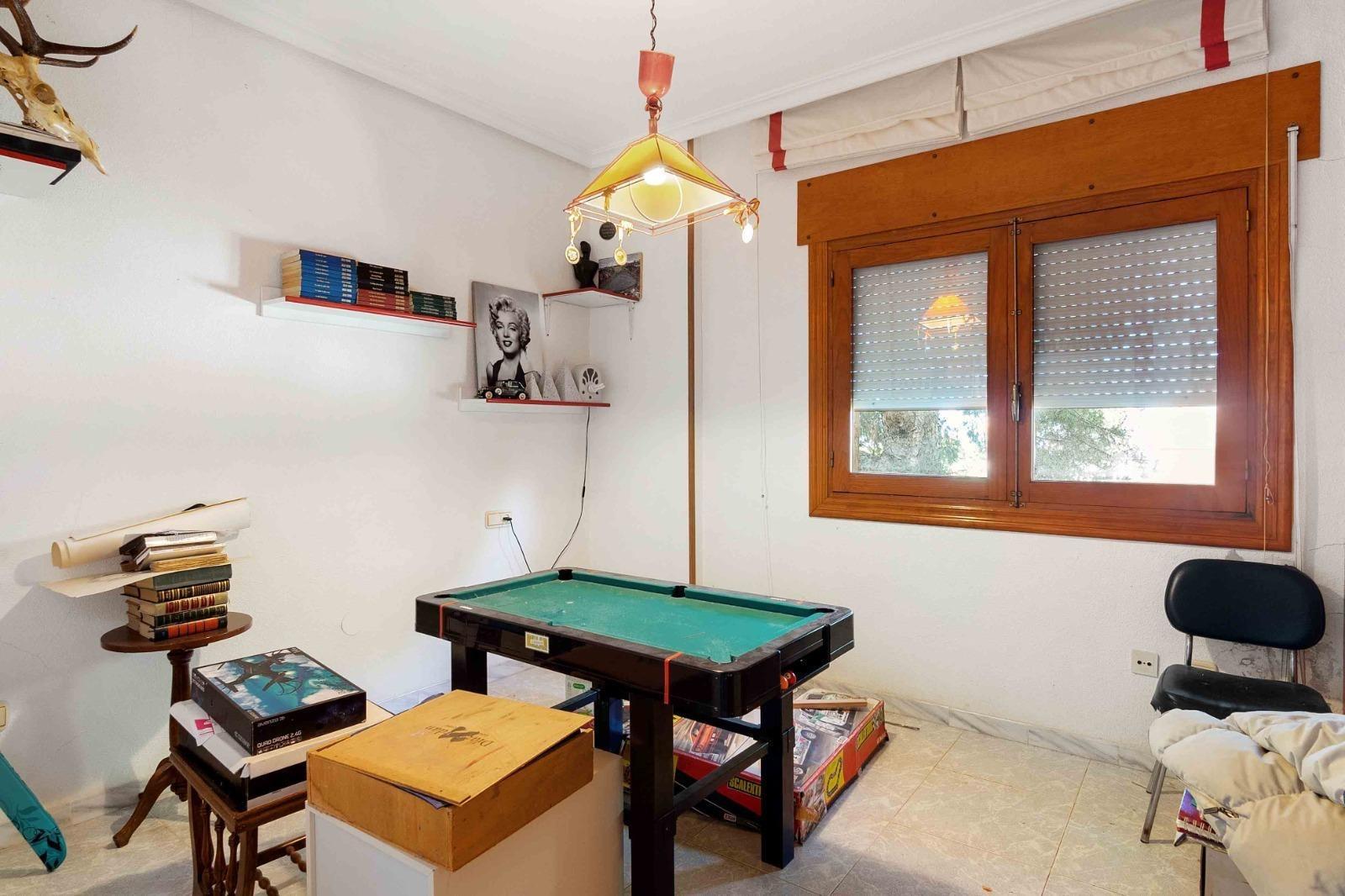 For sale - 6 Bedroom 3 Bathroom Villa in Torrevieja - Los Balcones  - Alicante