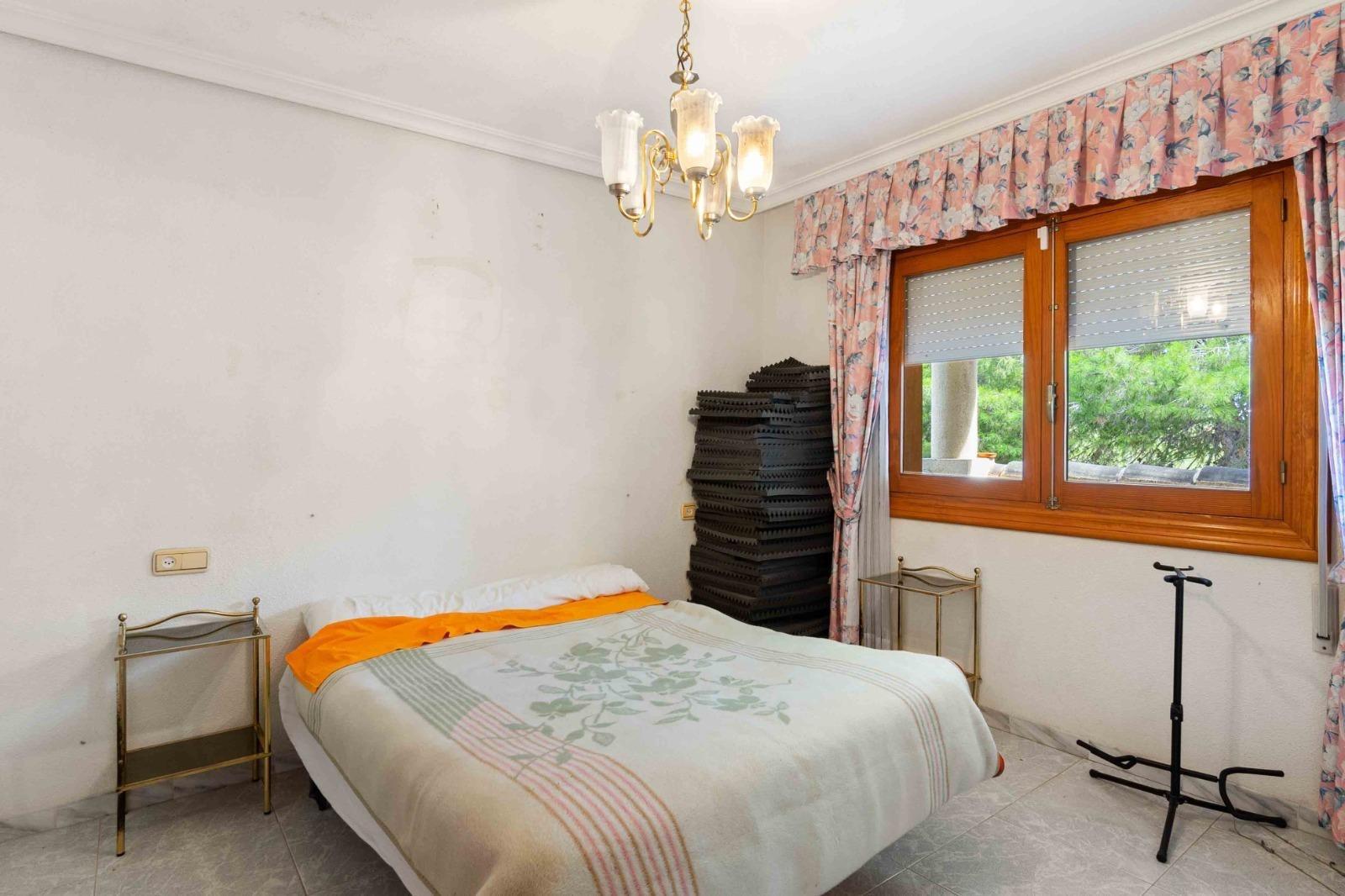 For sale - 6 Bedroom 3 Bathroom Villa in Torrevieja - Los Balcones  - Alicante