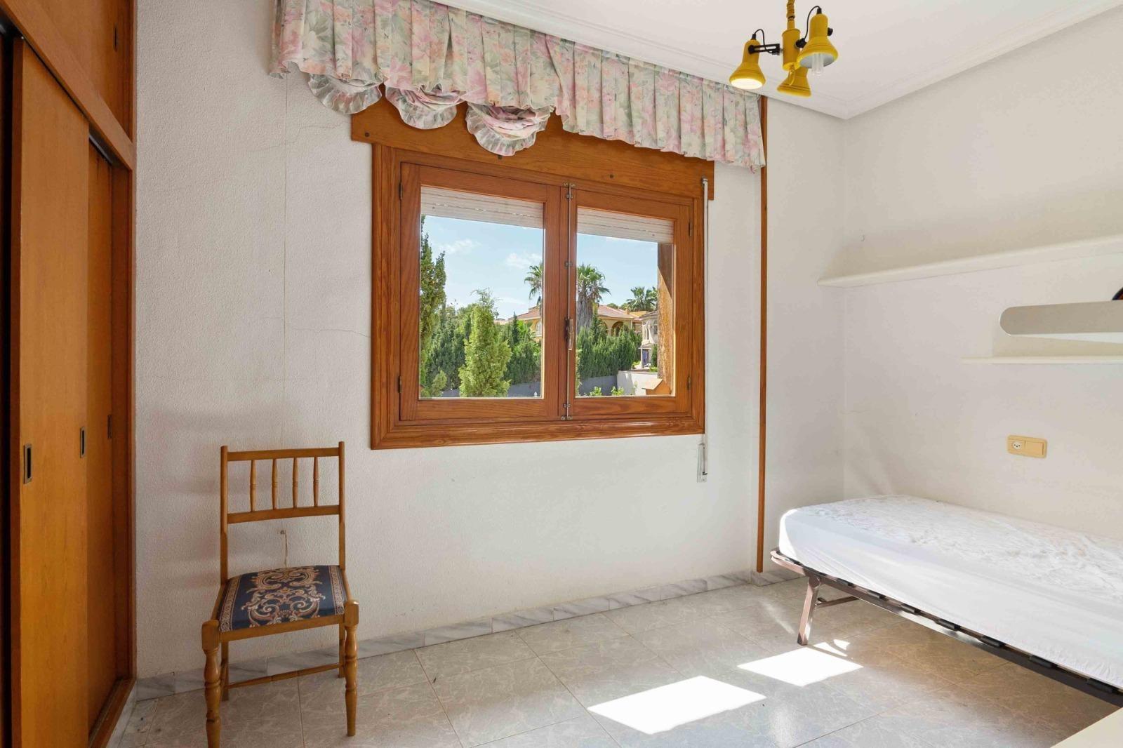 For sale - 6 Bedroom 3 Bathroom Villa in Torrevieja - Los Balcones  - Alicante