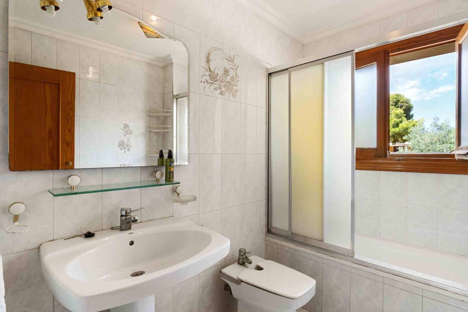 For sale - 6 Bedroom 3 Bathroom Villa in Torrevieja - Los Balcones  - Alicante