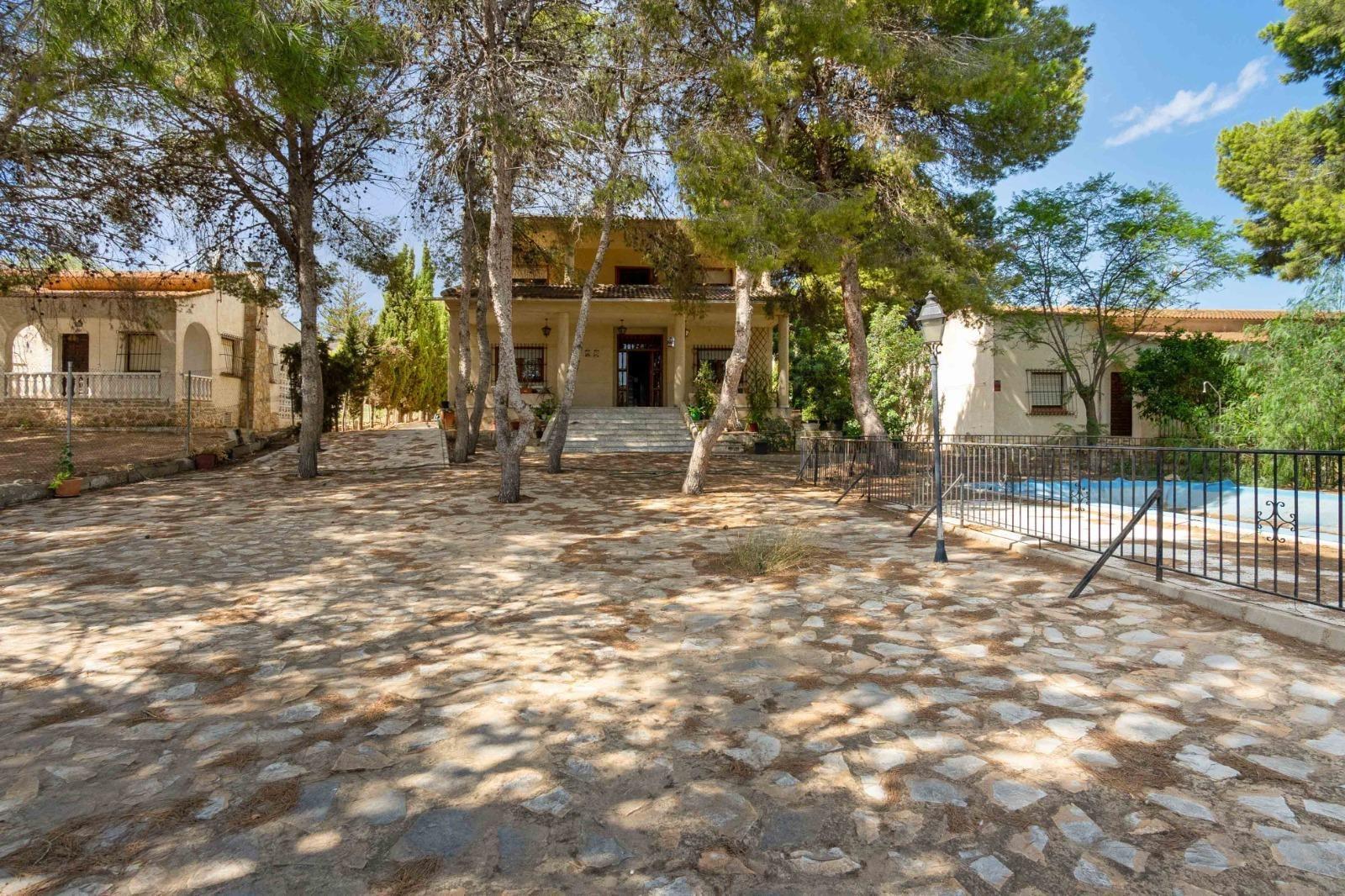 For sale - 6 Bedroom 3 Bathroom Villa in Torrevieja - Los Balcones  - Alicante