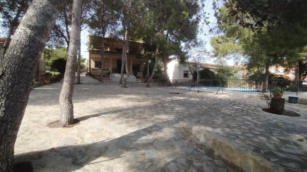 For sale - 6 Bedroom 3 Bathroom Villa in Torrevieja - Los Balcones  - Alicante