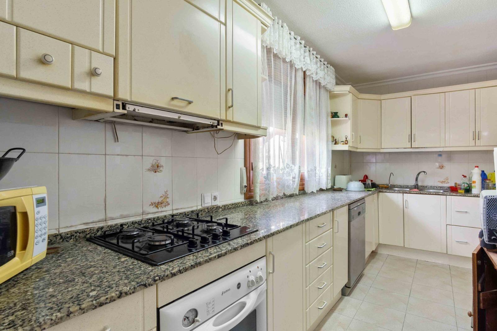For sale - 6 Bedroom 3 Bathroom Villa in Torrevieja - Los Balcones  - Alicante