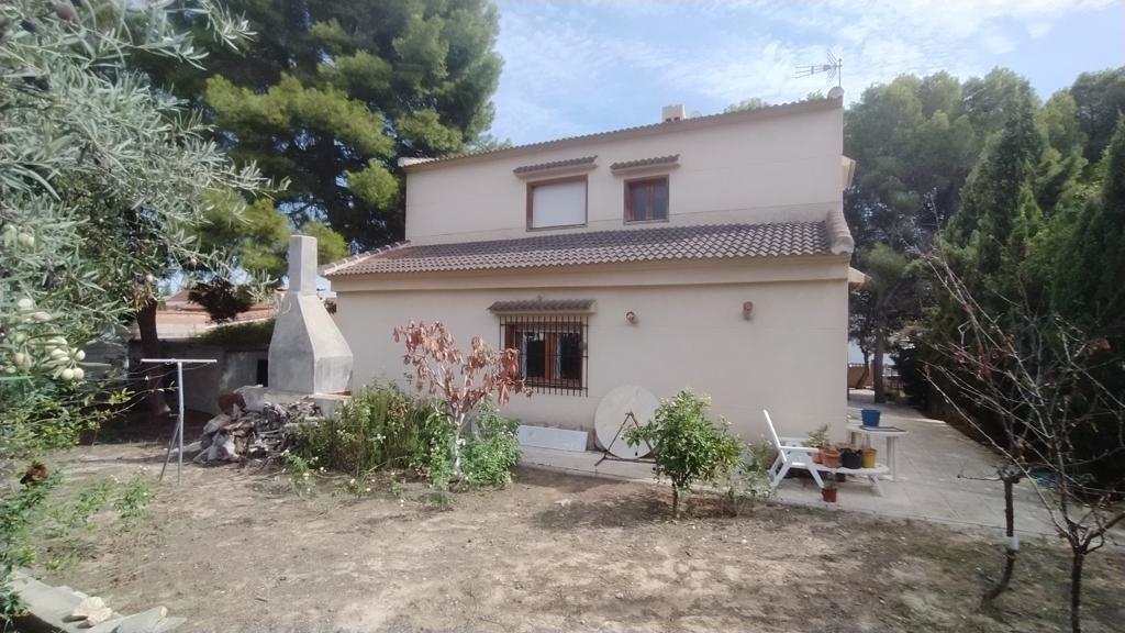 For sale - 6 Bedroom 3 Bathroom Villa in Torrevieja - Los Balcones  - Alicante