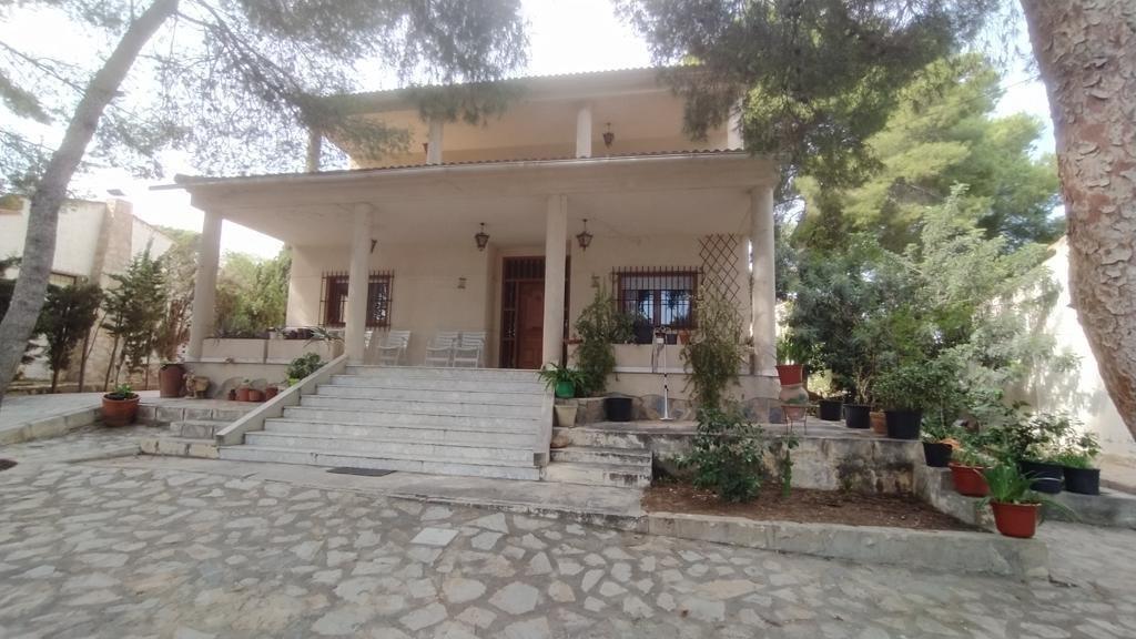 For sale - 6 Bedroom 3 Bathroom Villa in Torrevieja - Los Balcones  - Alicante