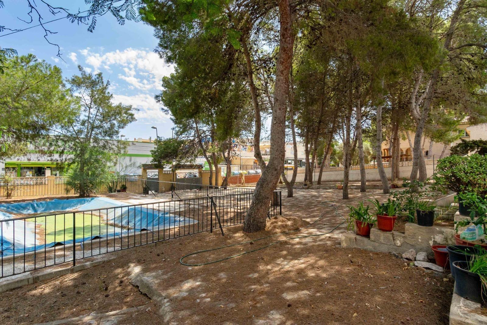 For sale - 6 Bedroom 3 Bathroom Villa in Torrevieja - Los Balcones  - Alicante