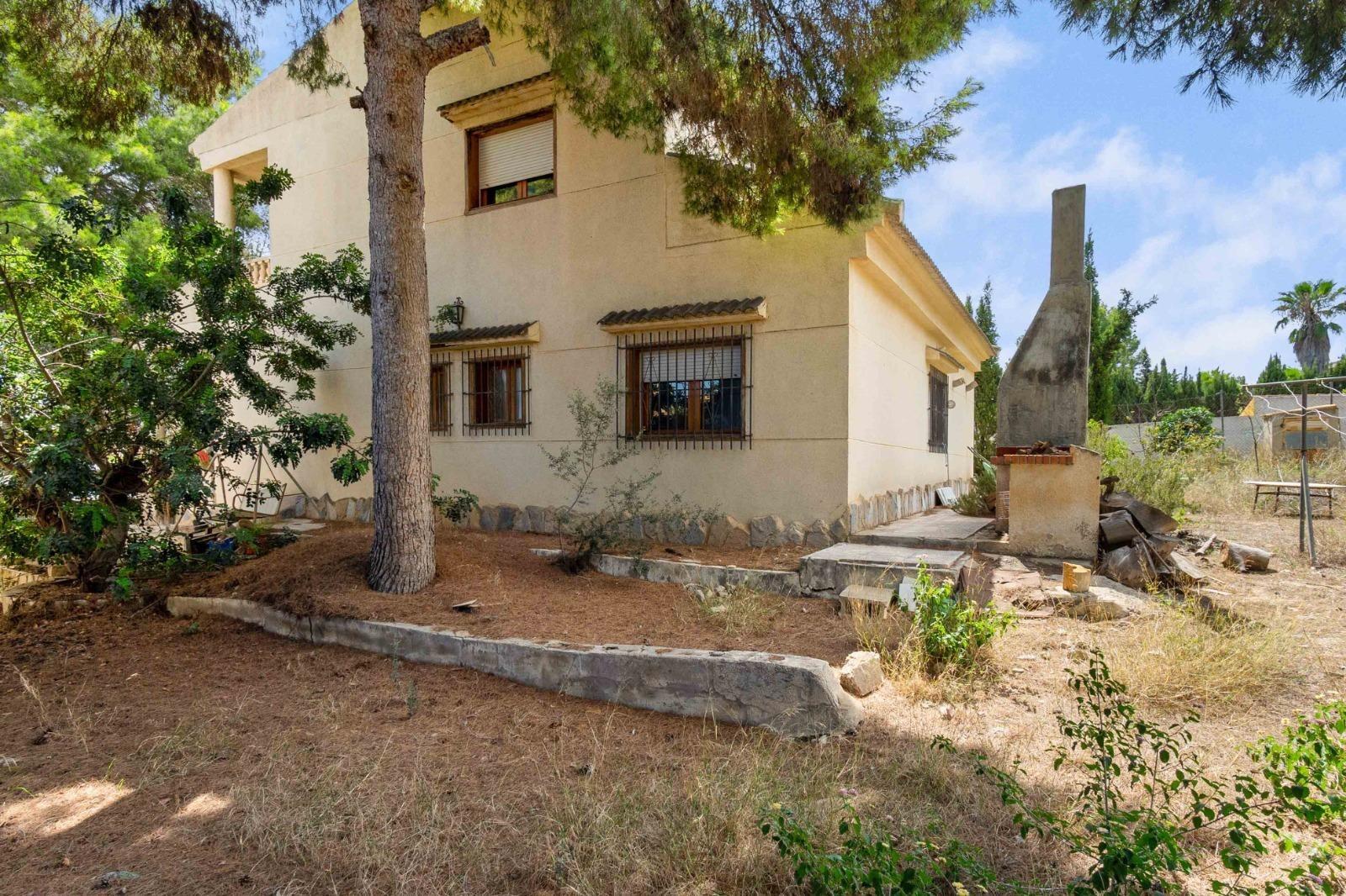 For sale - 6 Bedroom 3 Bathroom Villa in Torrevieja - Los Balcones  - Alicante