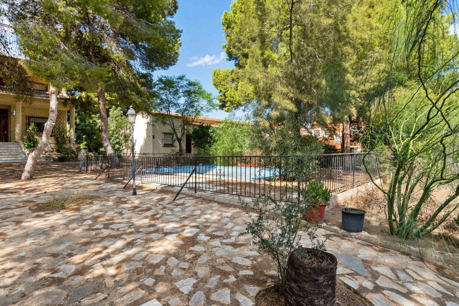 For sale - 6 Bedroom 3 Bathroom Villa in Torrevieja - Los Balcones  - Alicante