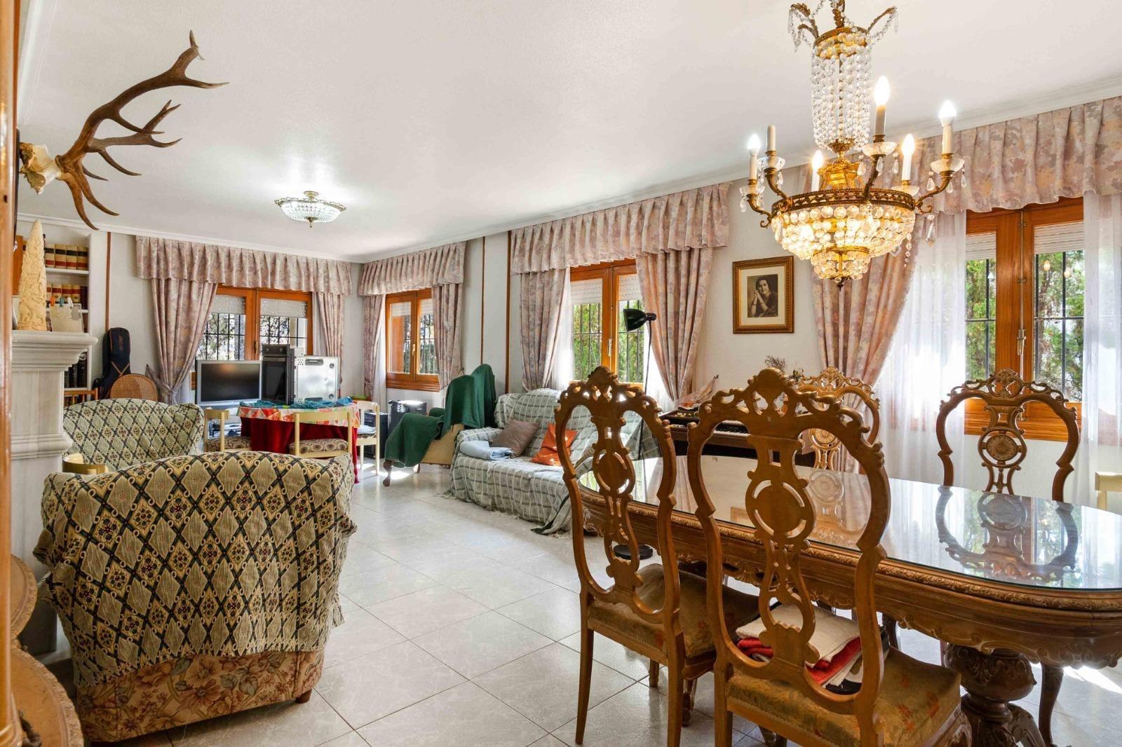 For sale - 6 Bedroom 3 Bathroom Villa in Torrevieja - Los Balcones  - Alicante