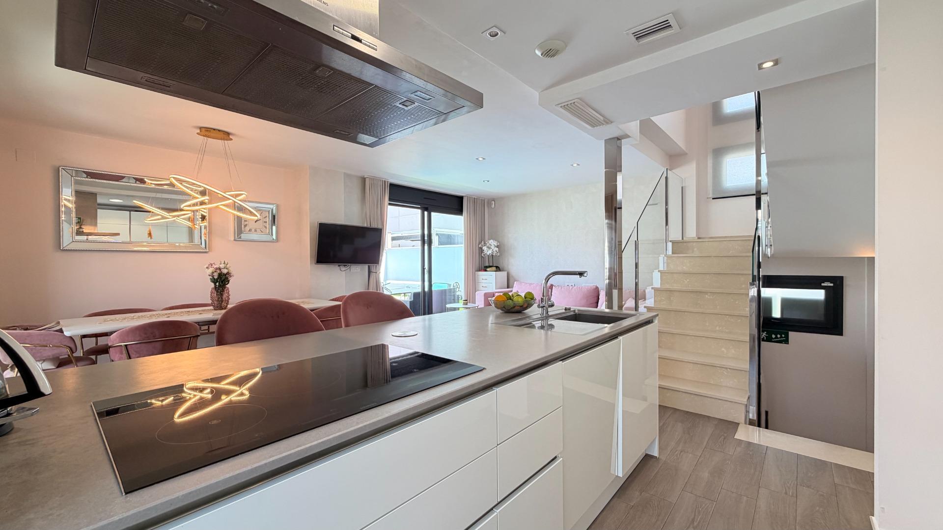 For sale - 5 Bedroom 3 Bathroom Villa in Torrevieja - aguas nuevas  - Alicante