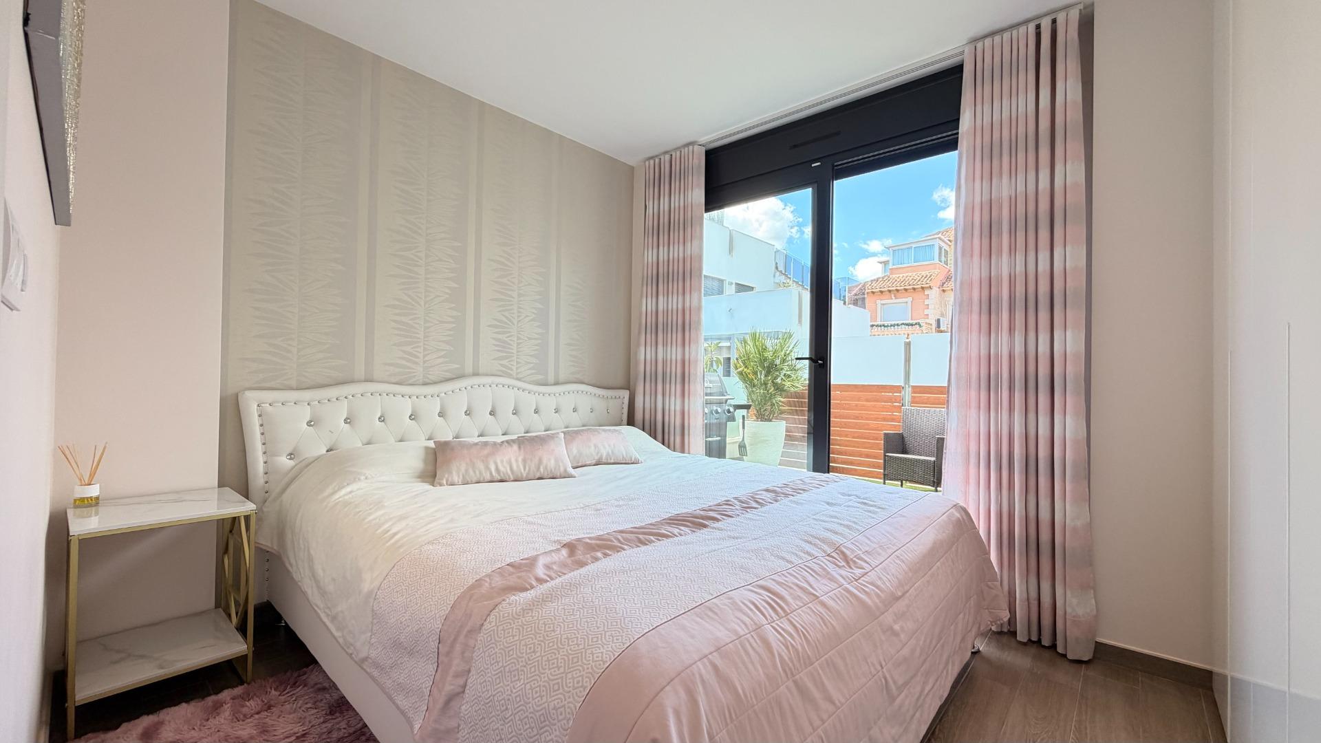 For sale - 5 Bedroom 3 Bathroom Villa in Torrevieja - aguas nuevas  - Alicante