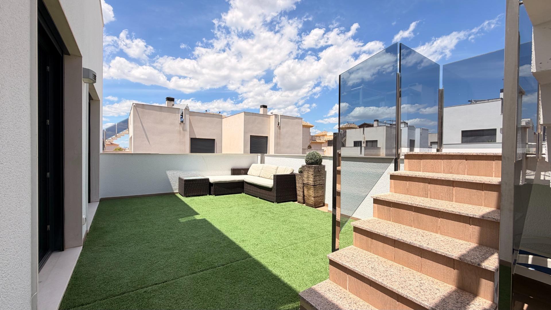 For sale - 5 Bedroom 3 Bathroom Villa in Torrevieja - aguas nuevas  - Alicante