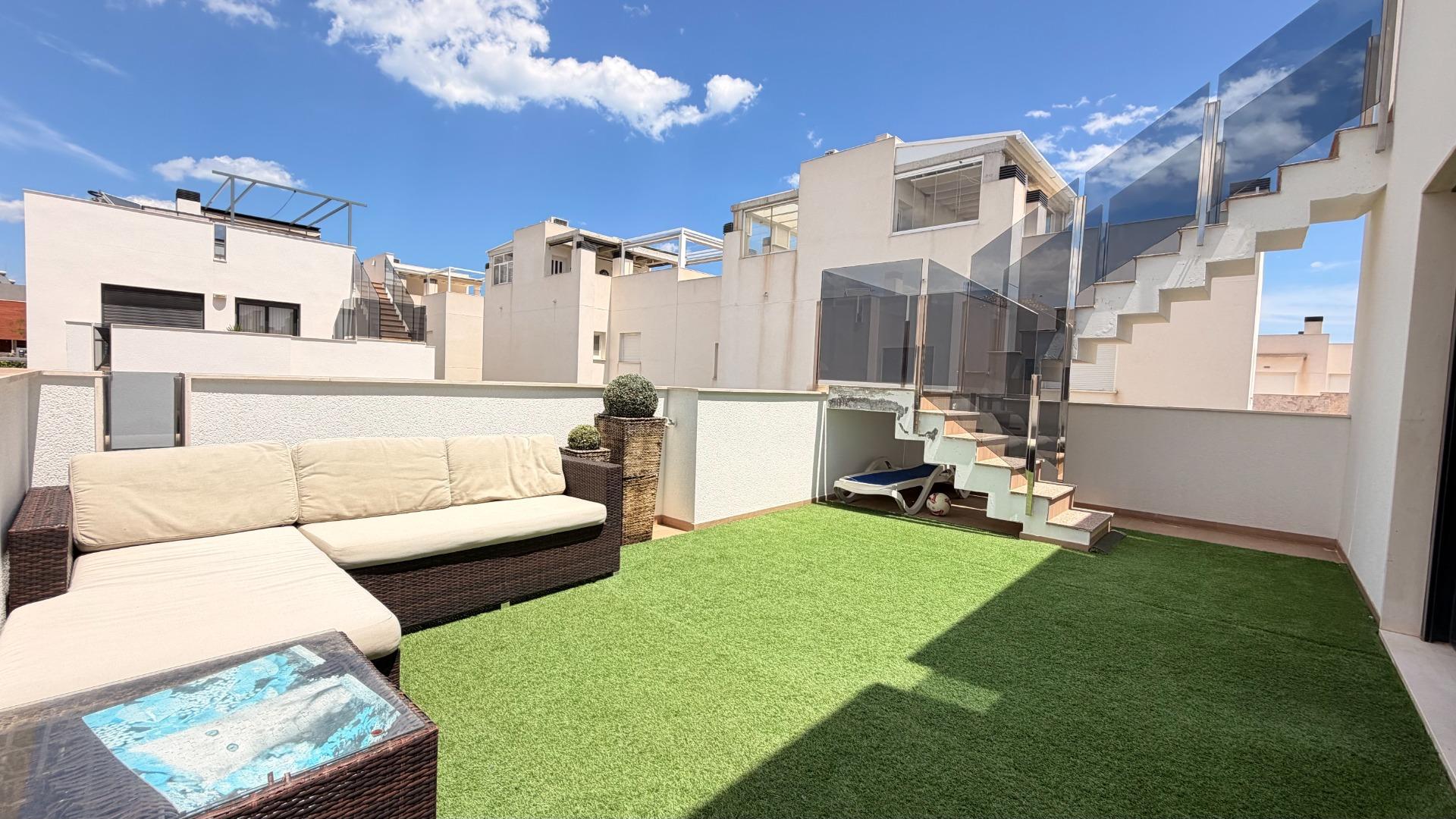 For sale - 5 Bedroom 3 Bathroom Villa in Torrevieja - aguas nuevas  - Alicante