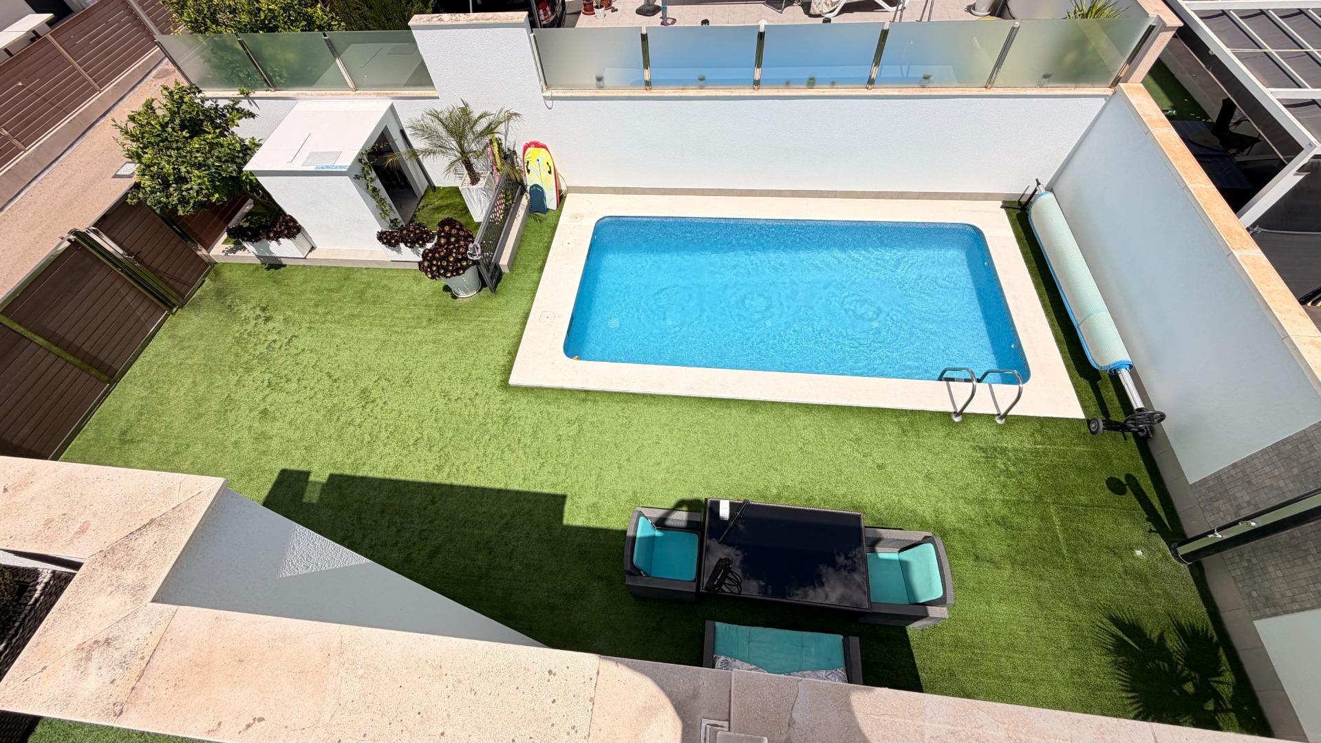 For sale - 5 Bedroom 3 Bathroom Villa in Torrevieja - aguas nuevas  - Alicante