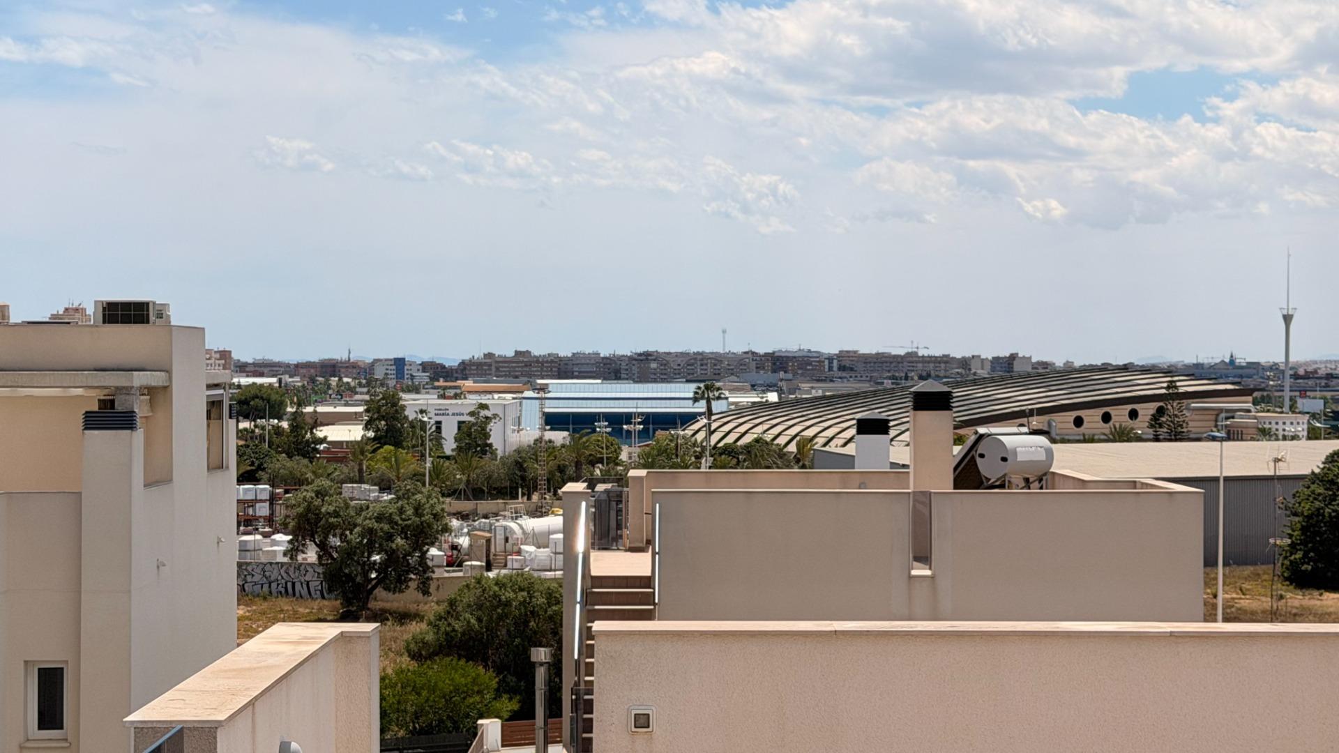 For sale - 5 Bedroom 3 Bathroom Villa in Torrevieja - aguas nuevas  - Alicante