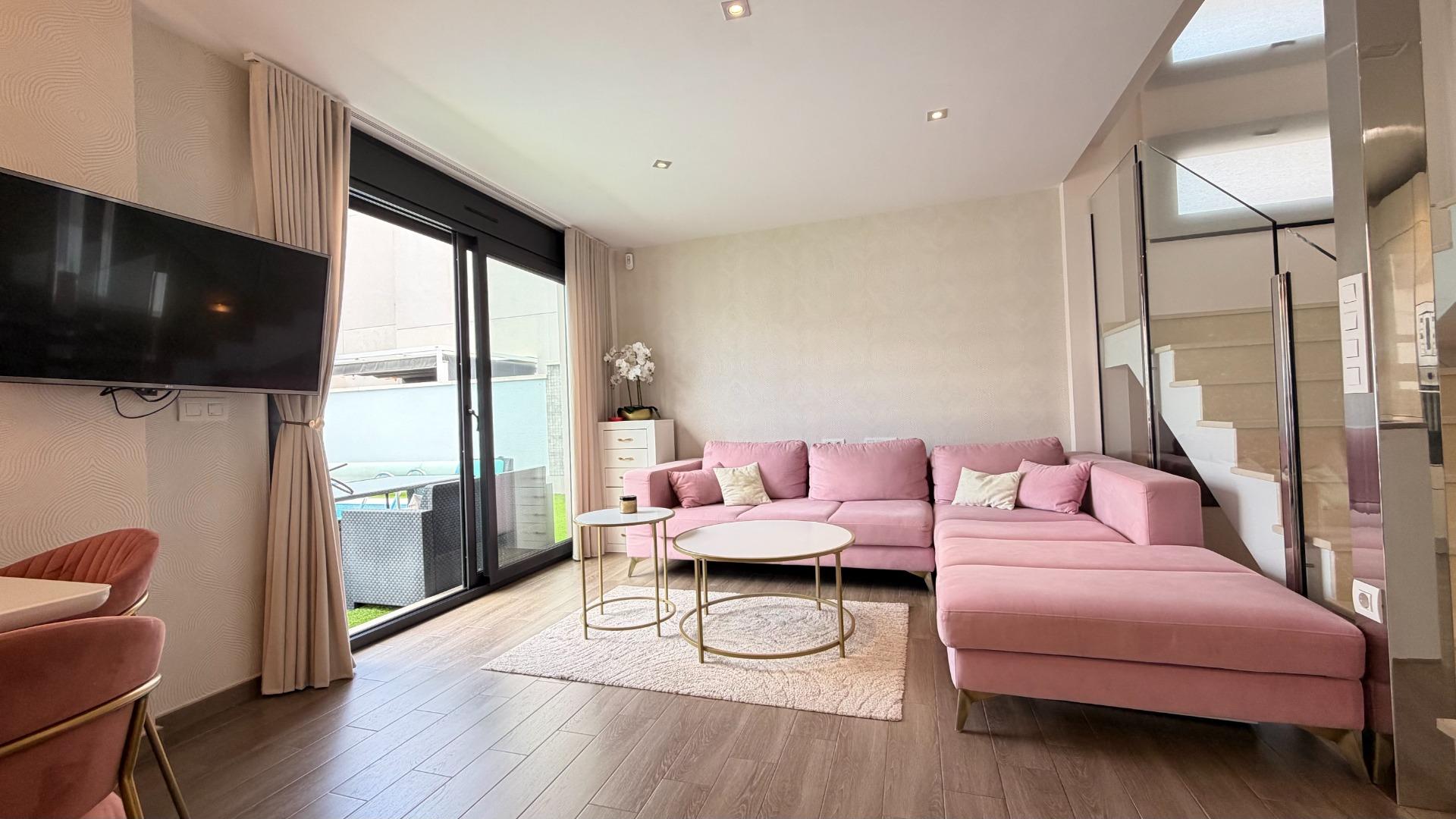For sale - 5 Bedroom 3 Bathroom Villa in Torrevieja - aguas nuevas  - Alicante