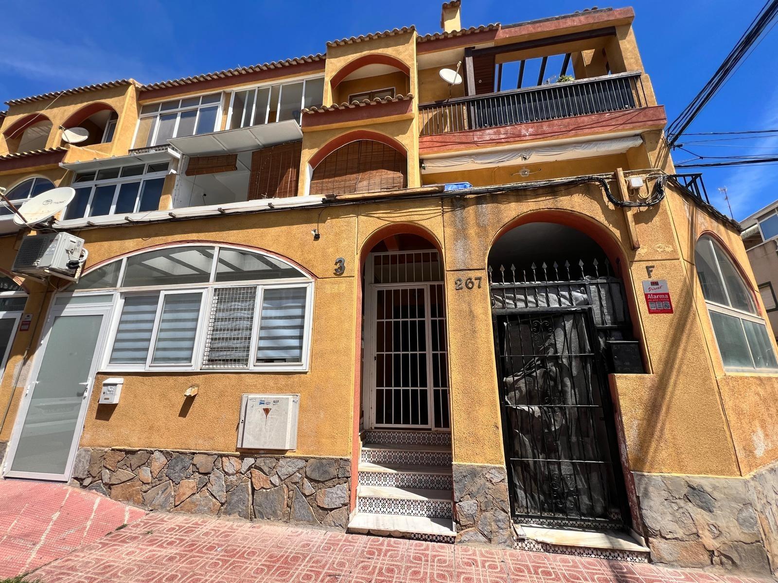 For sale - 2 Bedroom 1 Bathroom Apartment in Torrevieja - Centro  - Alicante