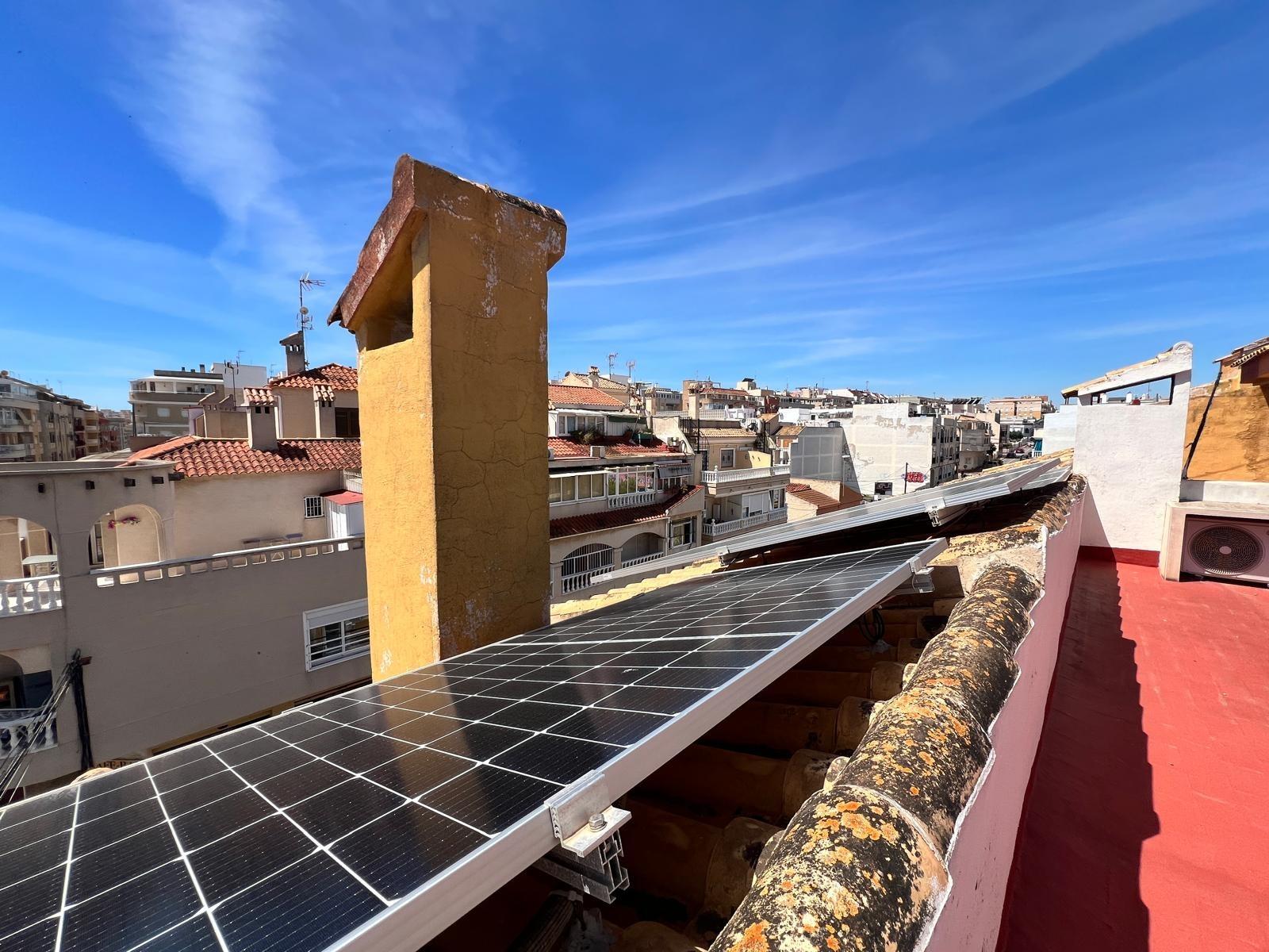 For sale - 2 Bedroom 1 Bathroom Apartment in Torrevieja - Centro  - Alicante