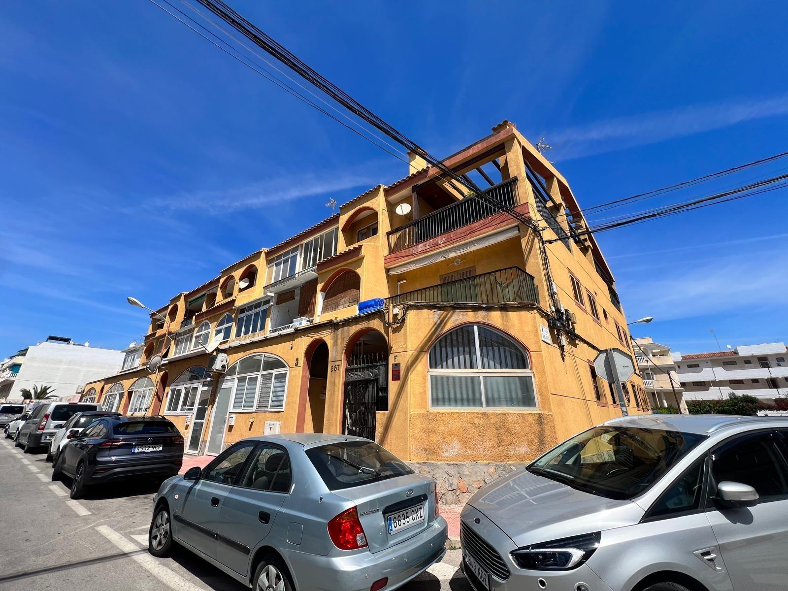For sale - 2 Bedroom 1 Bathroom Apartment in Torrevieja - Centro  - Alicante
