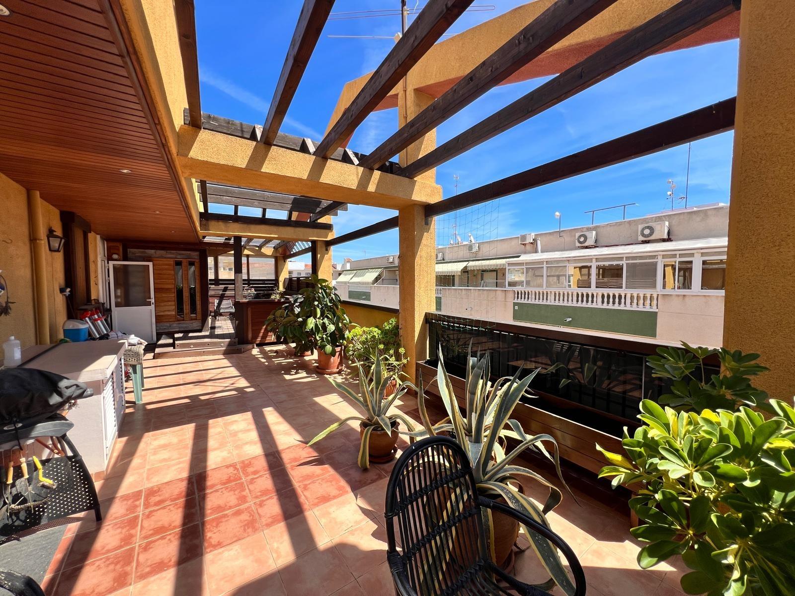 For sale - 2 Bedroom 1 Bathroom Apartment in Torrevieja - Centro  - Alicante