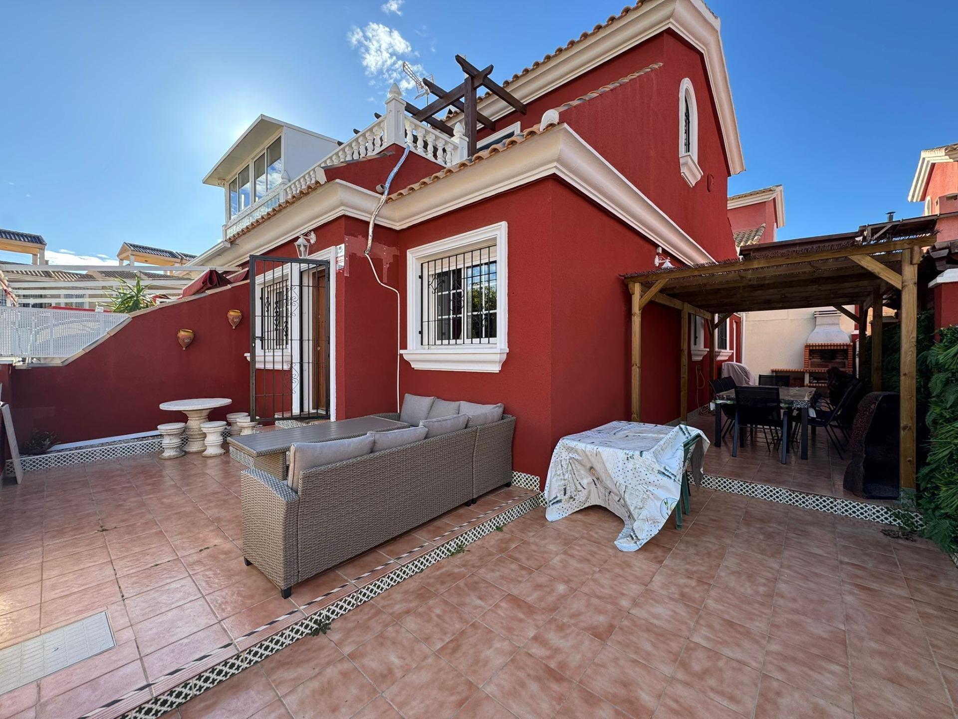 For sale - 3 Bedroom 2 Bathroom Town House in Villamartin -   - Alicante