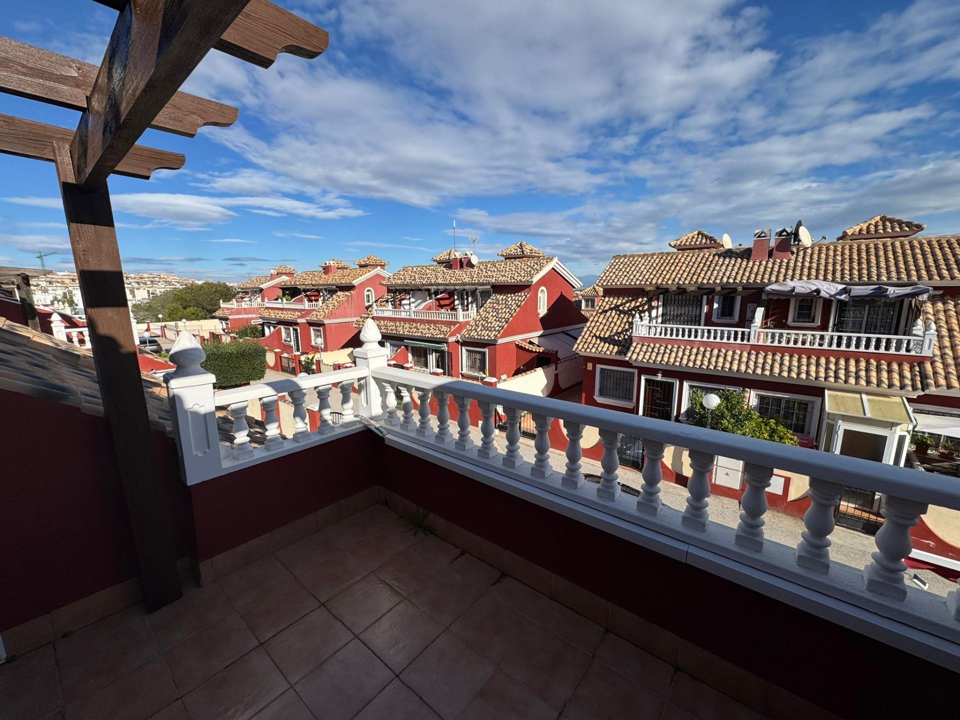 For sale - 3 Bedroom 2 Bathroom Town House in Villamartin -   - Alicante
