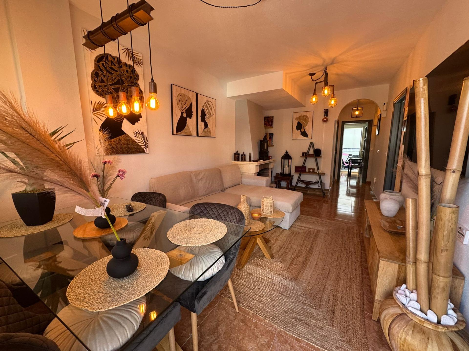 For sale - 3 Bedroom 2 Bathroom Town House in Villamartin -   - Alicante