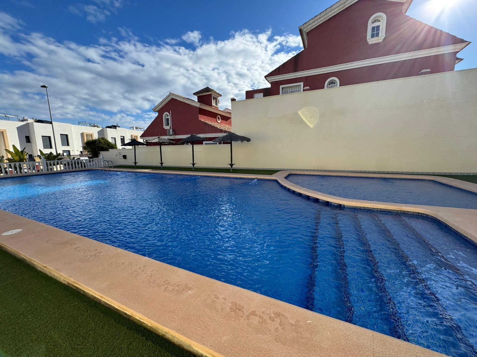 For sale - 3 Bedroom 2 Bathroom Town House in Villamartin -   - Alicante