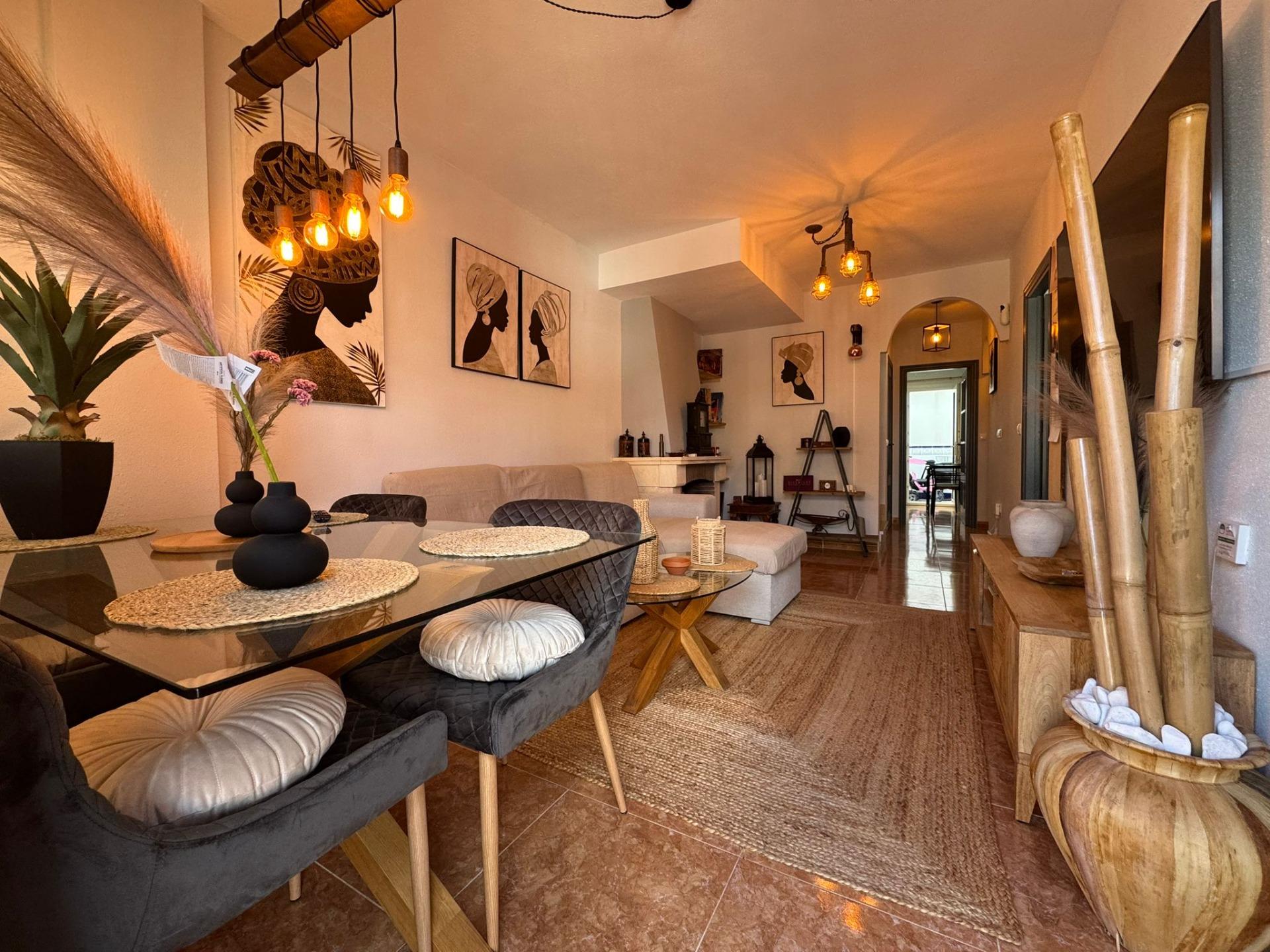 For sale - 3 Bedroom 2 Bathroom Town House in Villamartin -   - Alicante