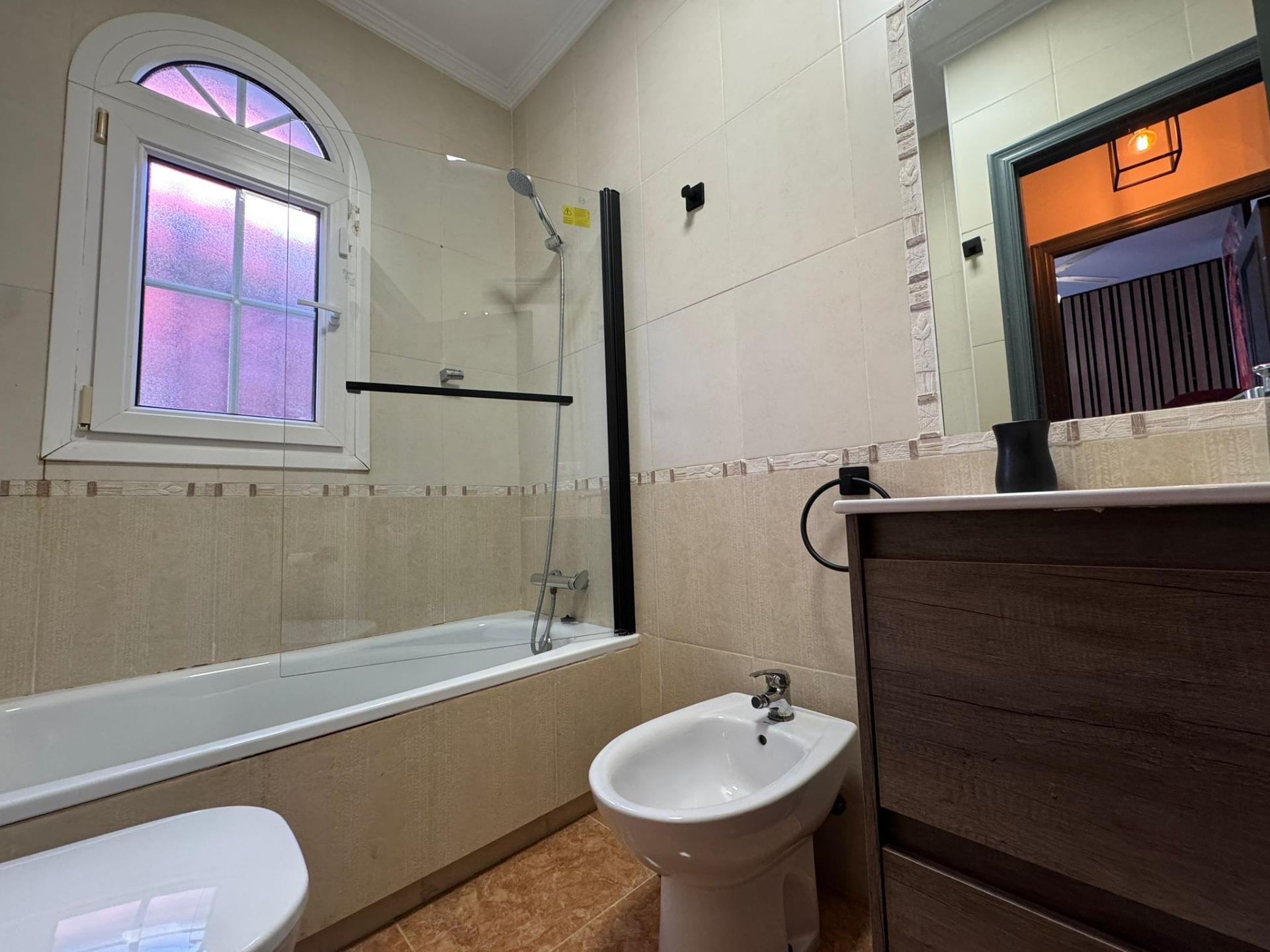 For sale - 3 Bedroom 2 Bathroom Town House in Villamartin -   - Alicante