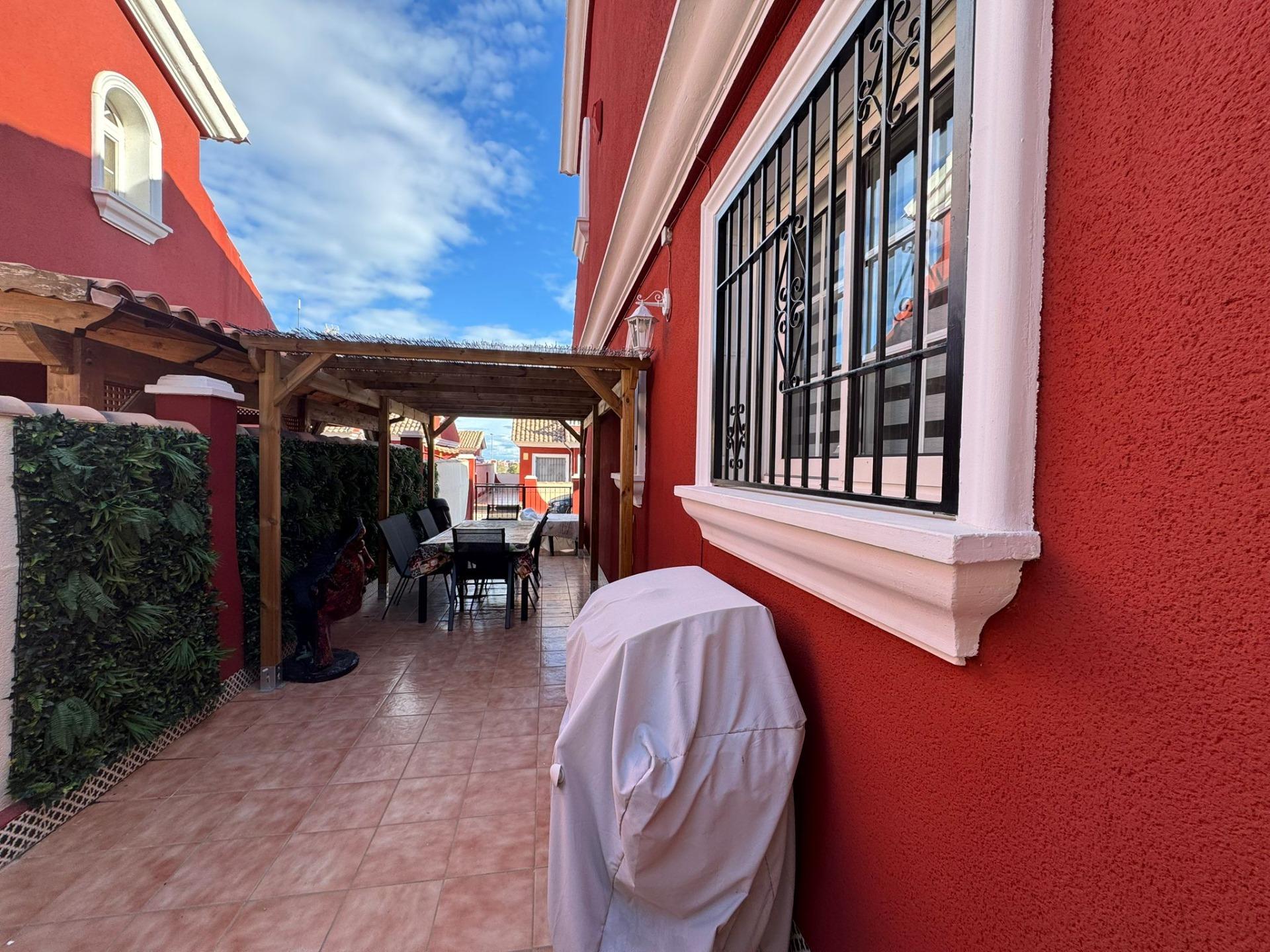 For sale - 3 Bedroom 2 Bathroom Town House in Villamartin -   - Alicante