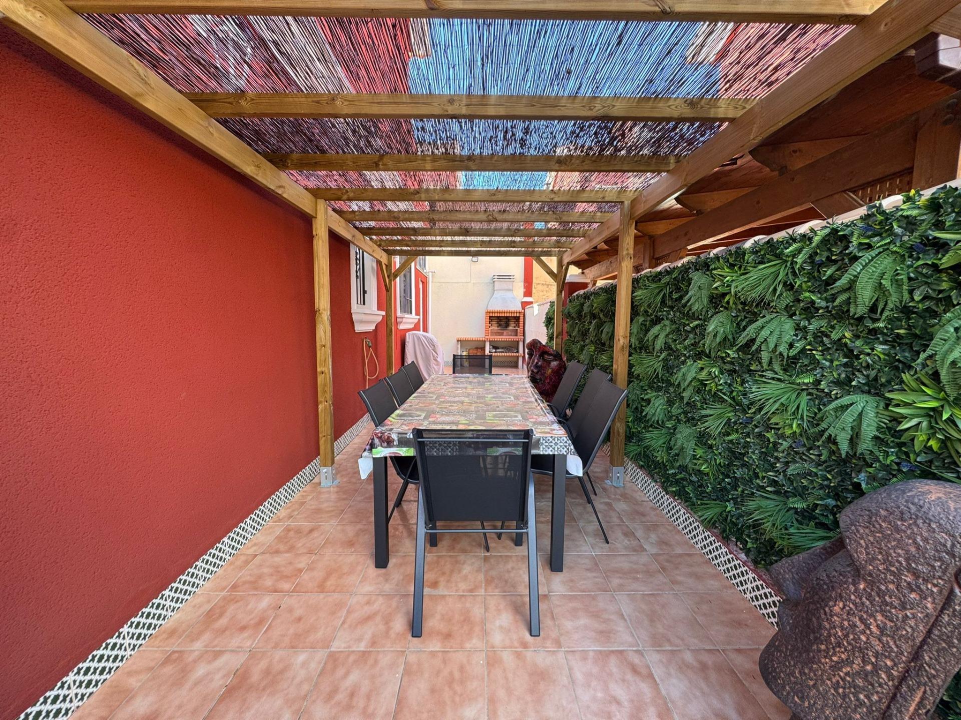 For sale - 3 Bedroom 2 Bathroom Town House in Villamartin -   - Alicante