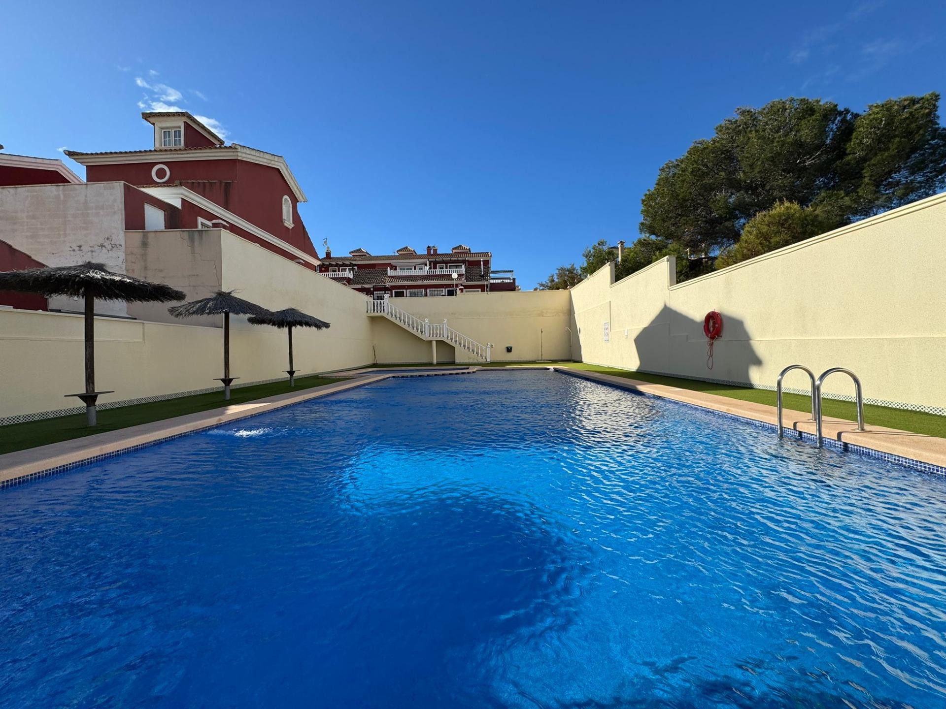For sale - 3 Bedroom 2 Bathroom Town House in Villamartin -   - Alicante