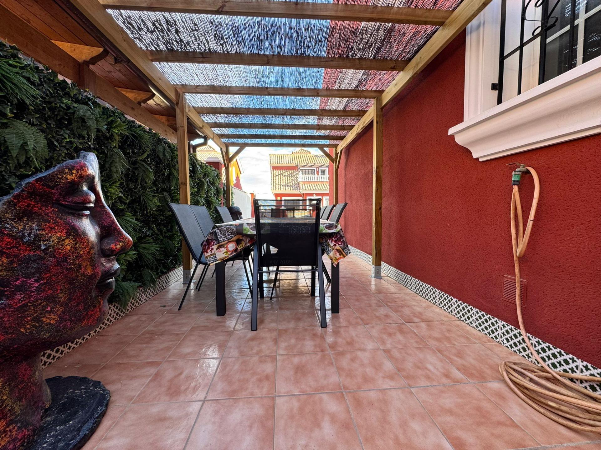 For sale - 3 Bedroom 2 Bathroom Town House in Villamartin -   - Alicante