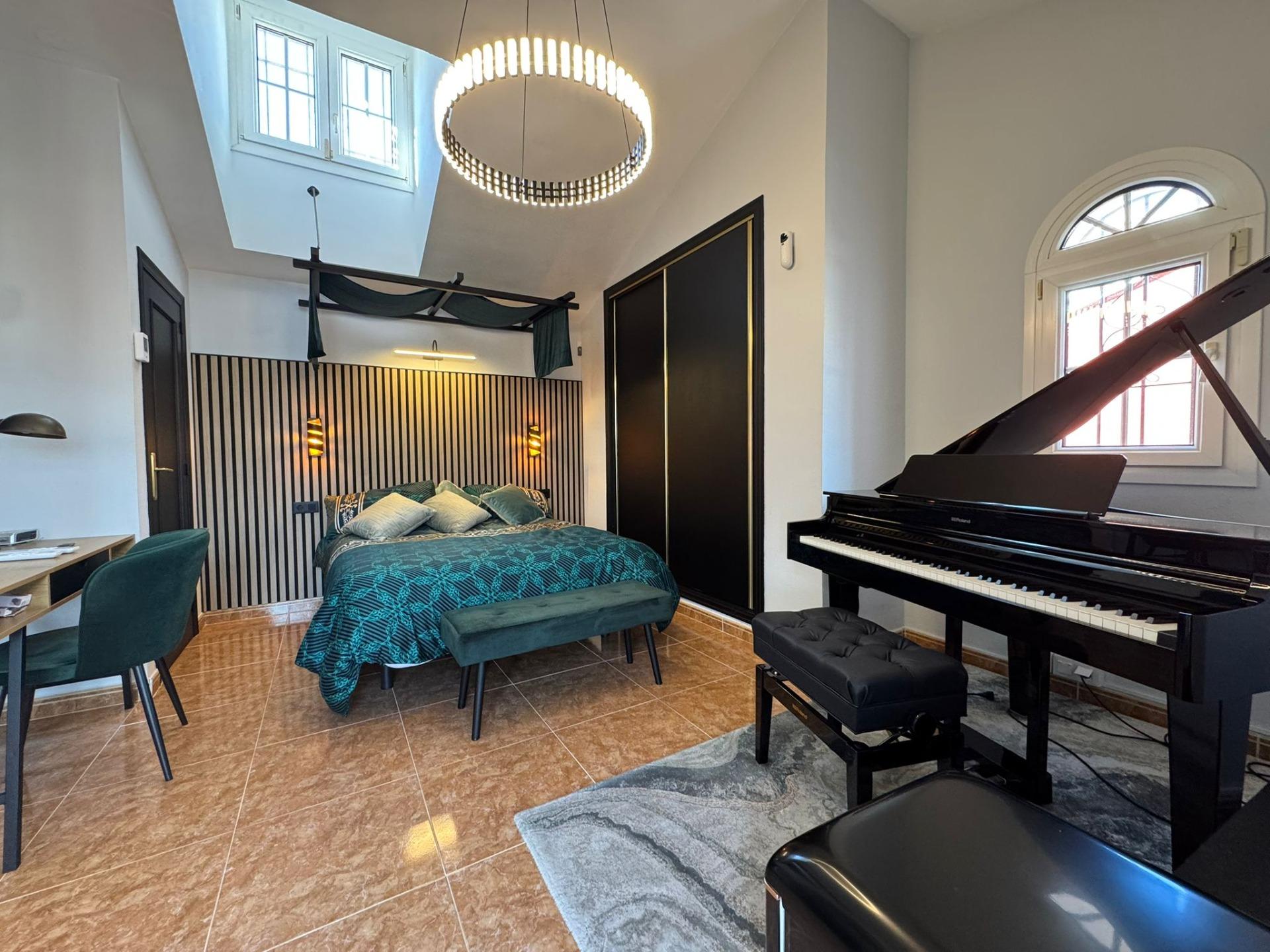 For sale - 3 Bedroom 2 Bathroom Town House in Villamartin -   - Alicante