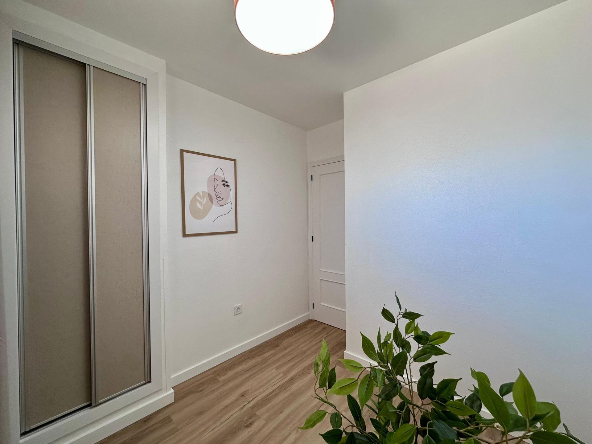 For sale - 2 Bedroom 1 Bathroom Apartment in Torrevieja - Habaneras  - Alicante