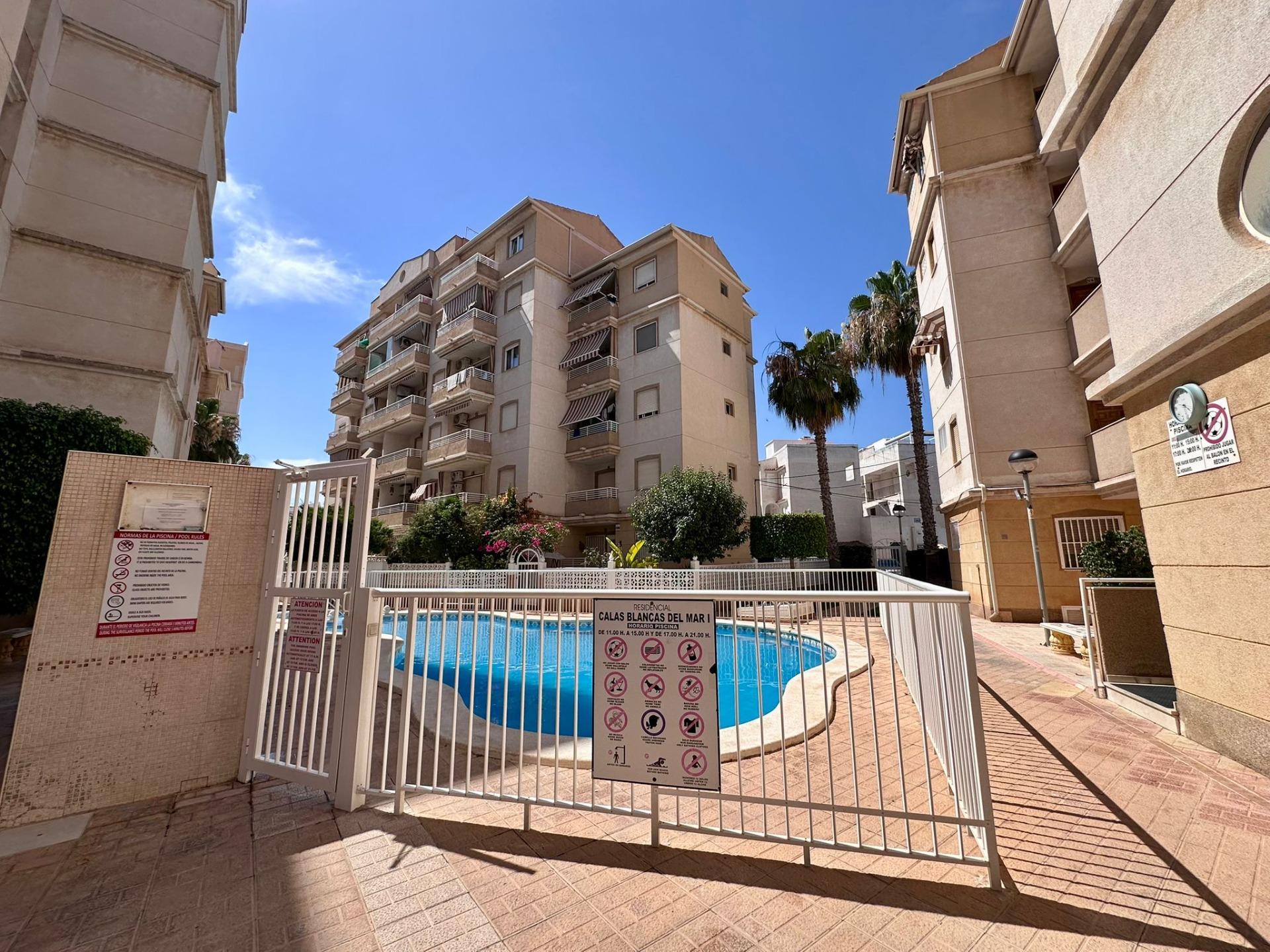 For sale - 2 Bedroom 1 Bathroom Apartment in Torrevieja - Habaneras  - Alicante