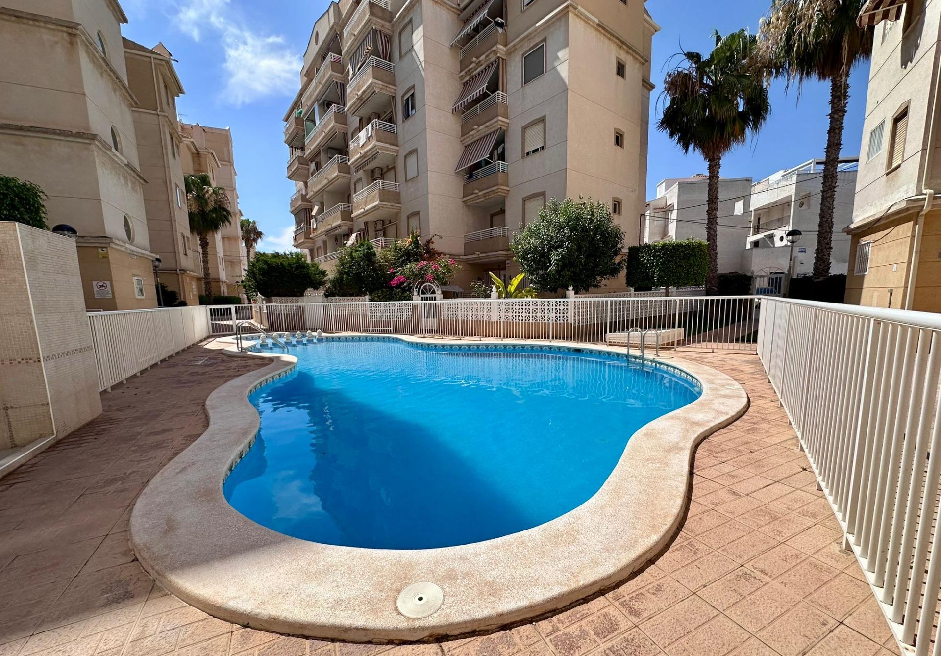 For sale - 2 Bedroom 1 Bathroom Apartment in Torrevieja - Habaneras  - Alicante