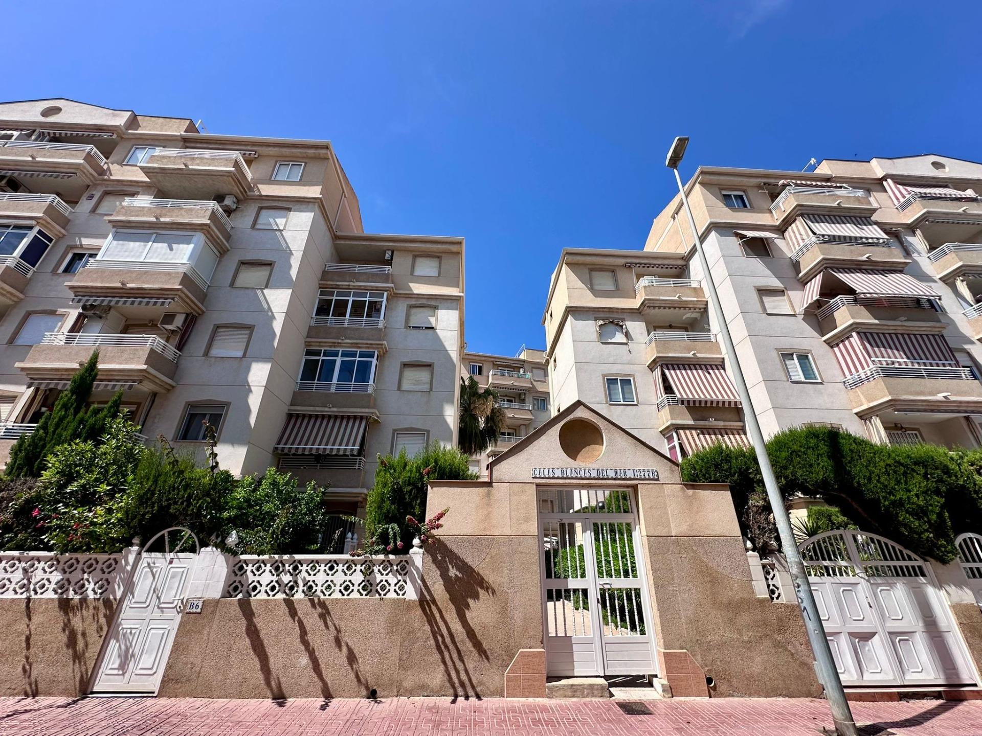 For sale - 2 Bedroom 1 Bathroom Apartment in Torrevieja - Habaneras  - Alicante