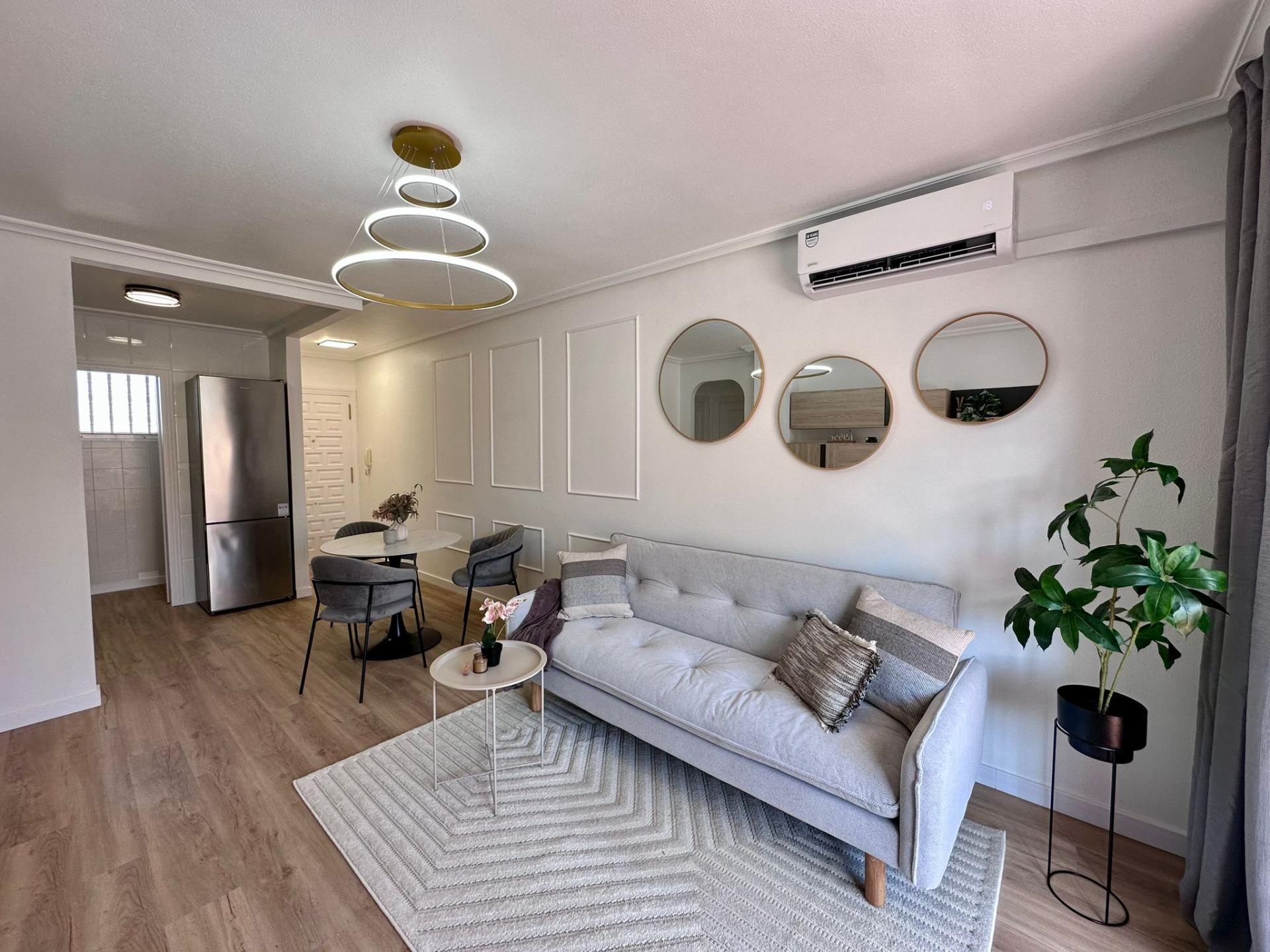For sale - 2 Bedroom 1 Bathroom Apartment in Torrevieja - Habaneras  - Alicante