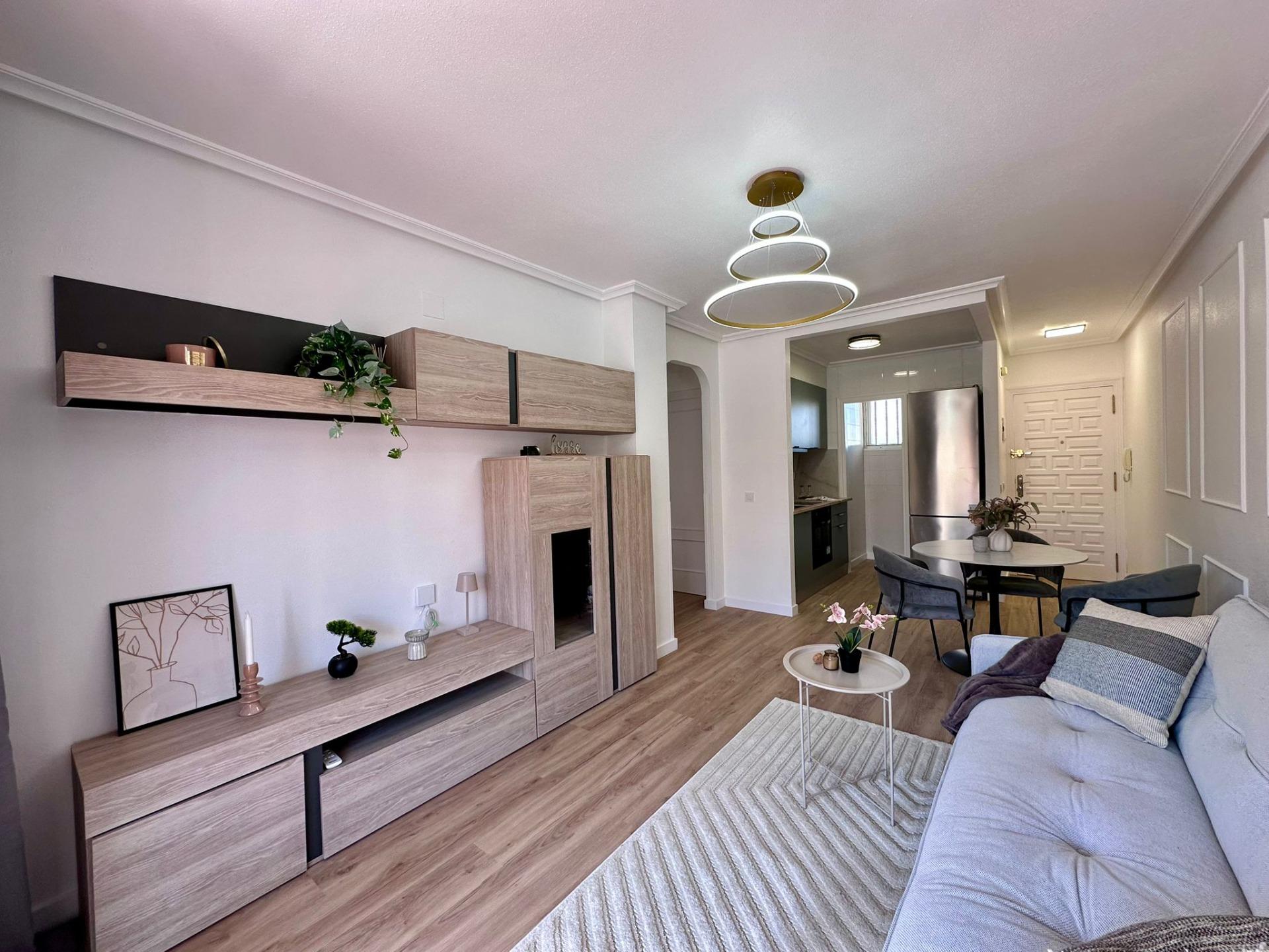 For sale - 2 Bedroom 1 Bathroom Apartment in Torrevieja - Habaneras  - Alicante