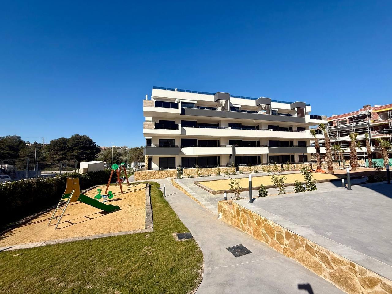 For sale - 2 Bedroom 2 Bathroom Penthouse in Villamartin - Pau 8  - Alicante