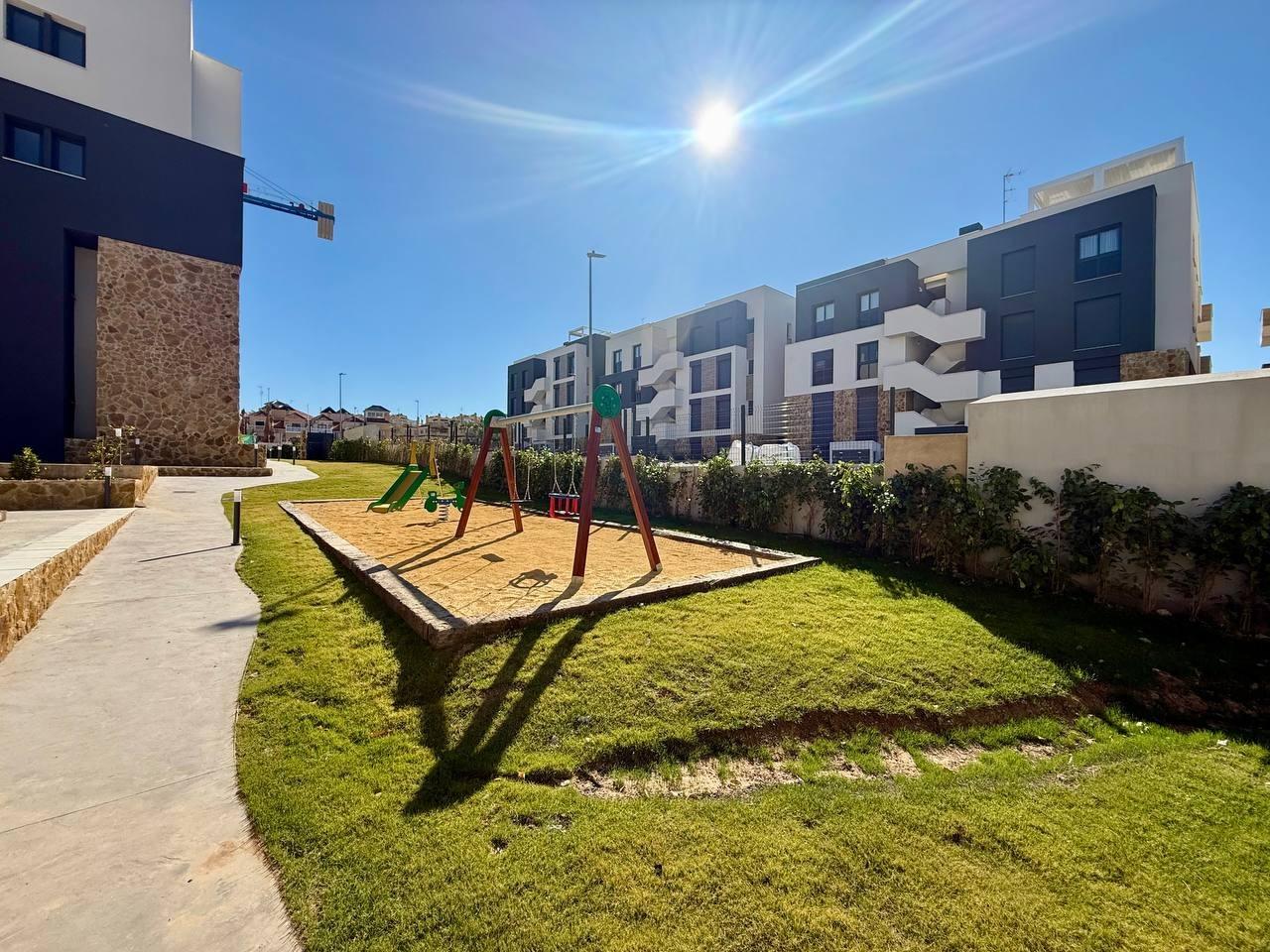 For sale - 2 Bedroom 2 Bathroom Penthouse in Villamartin - Pau 8  - Alicante