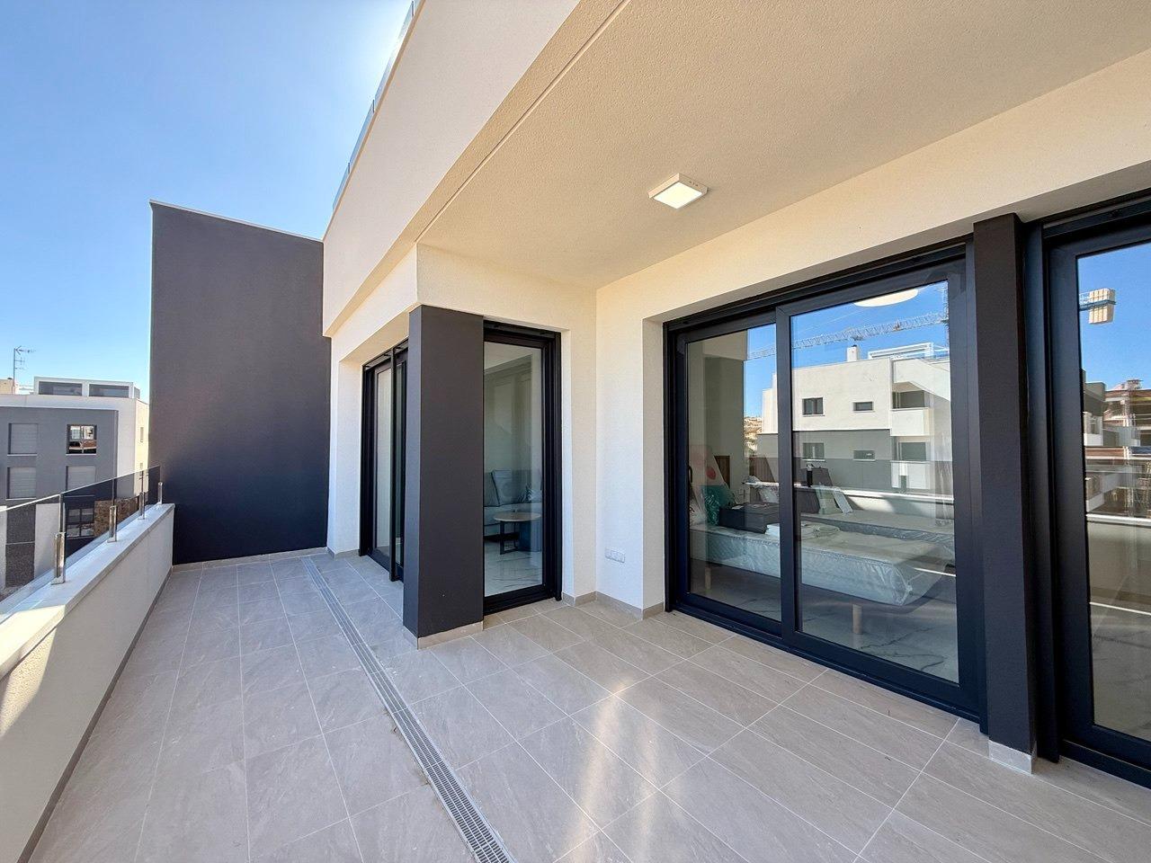 For sale - 2 Bedroom 2 Bathroom Penthouse in Villamartin - Pau 8  - Alicante
