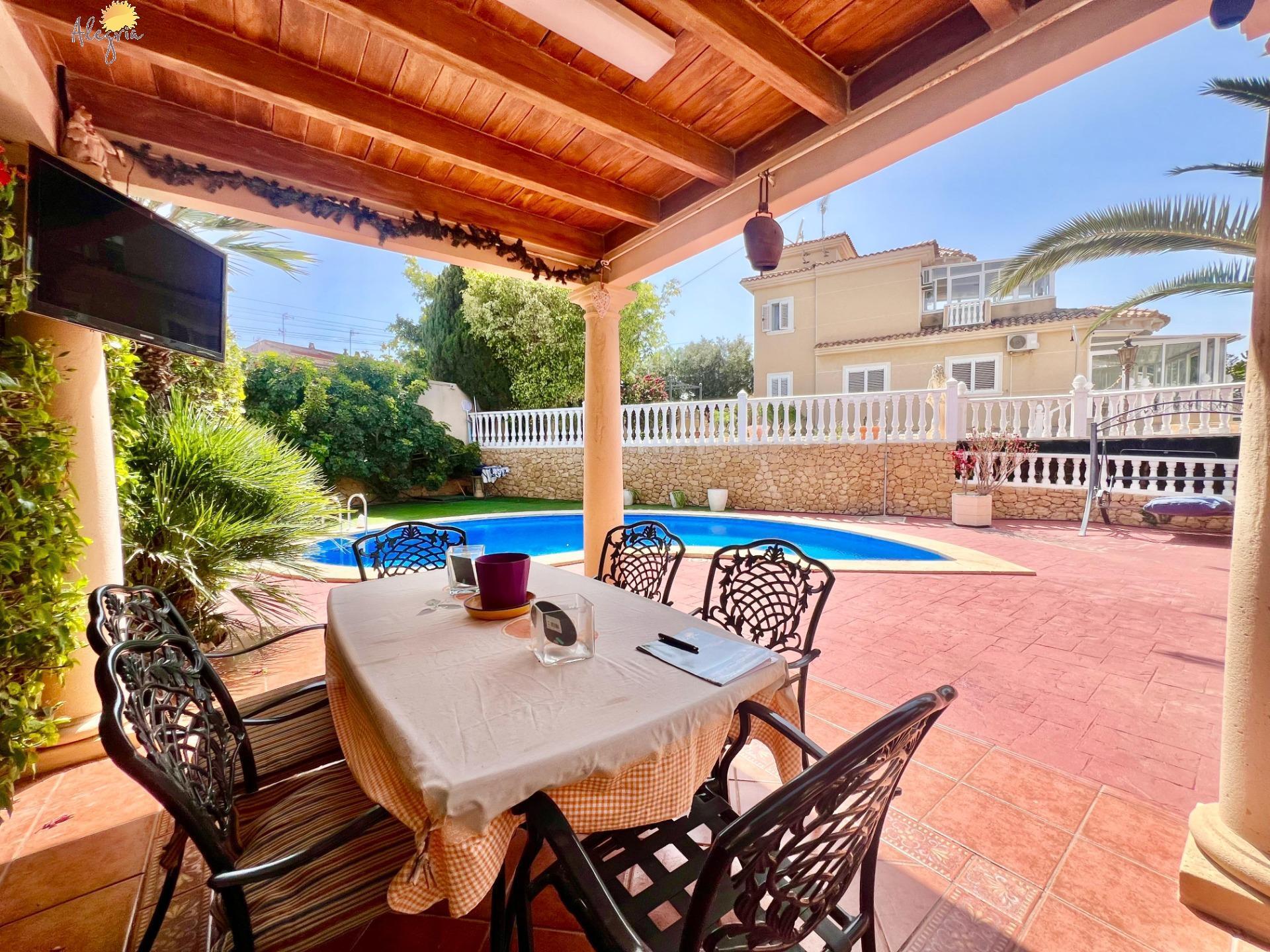 For sale - 3 Bedroom 2 Bathroom Villa in Torrevieja - Los Balcones - Los Altos Del Edén  - Alicante