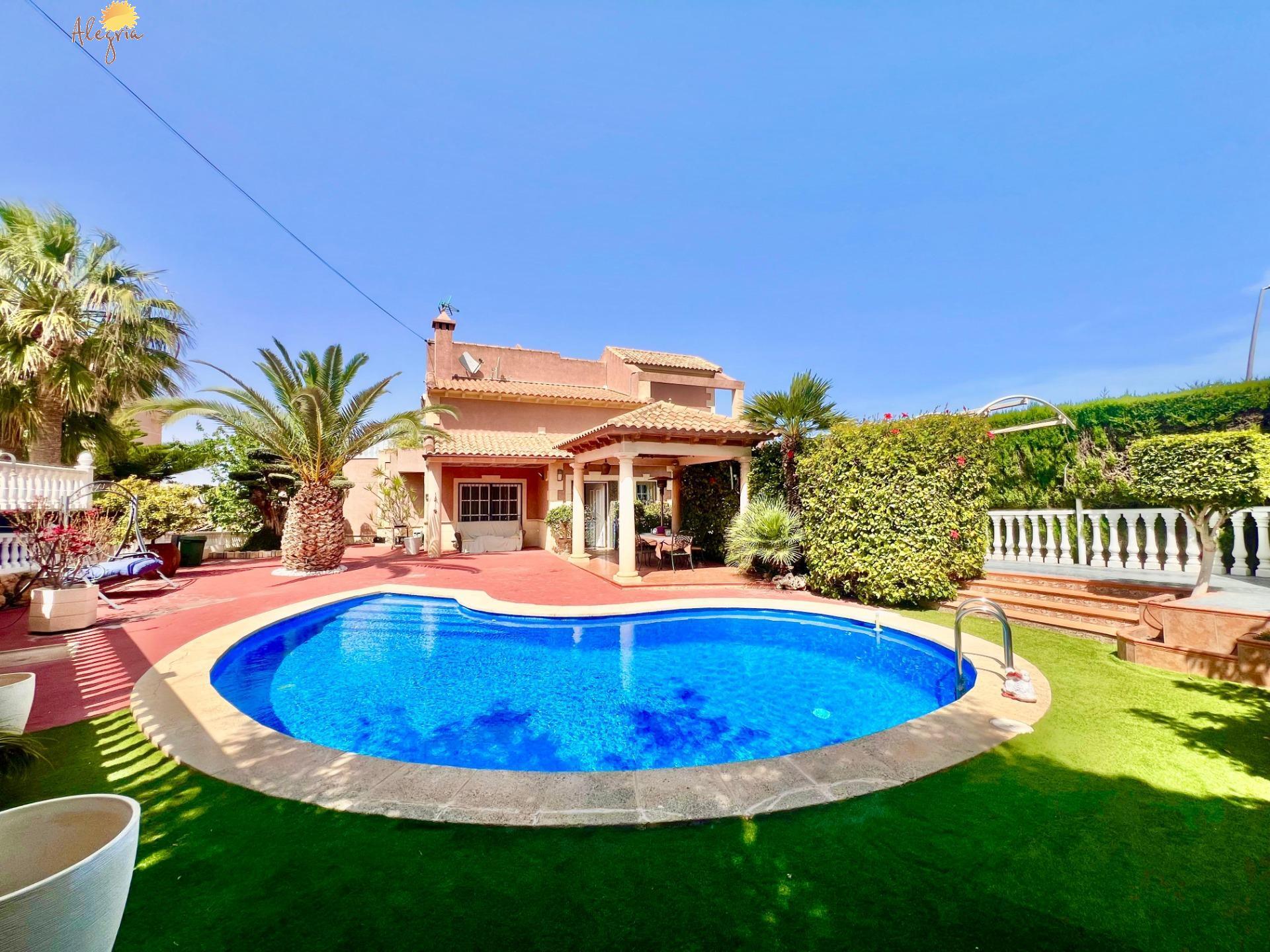 For sale - 3 Bedroom 2 Bathroom Villa in Torrevieja - Los Balcones - Los Altos Del Edén  - Alicante