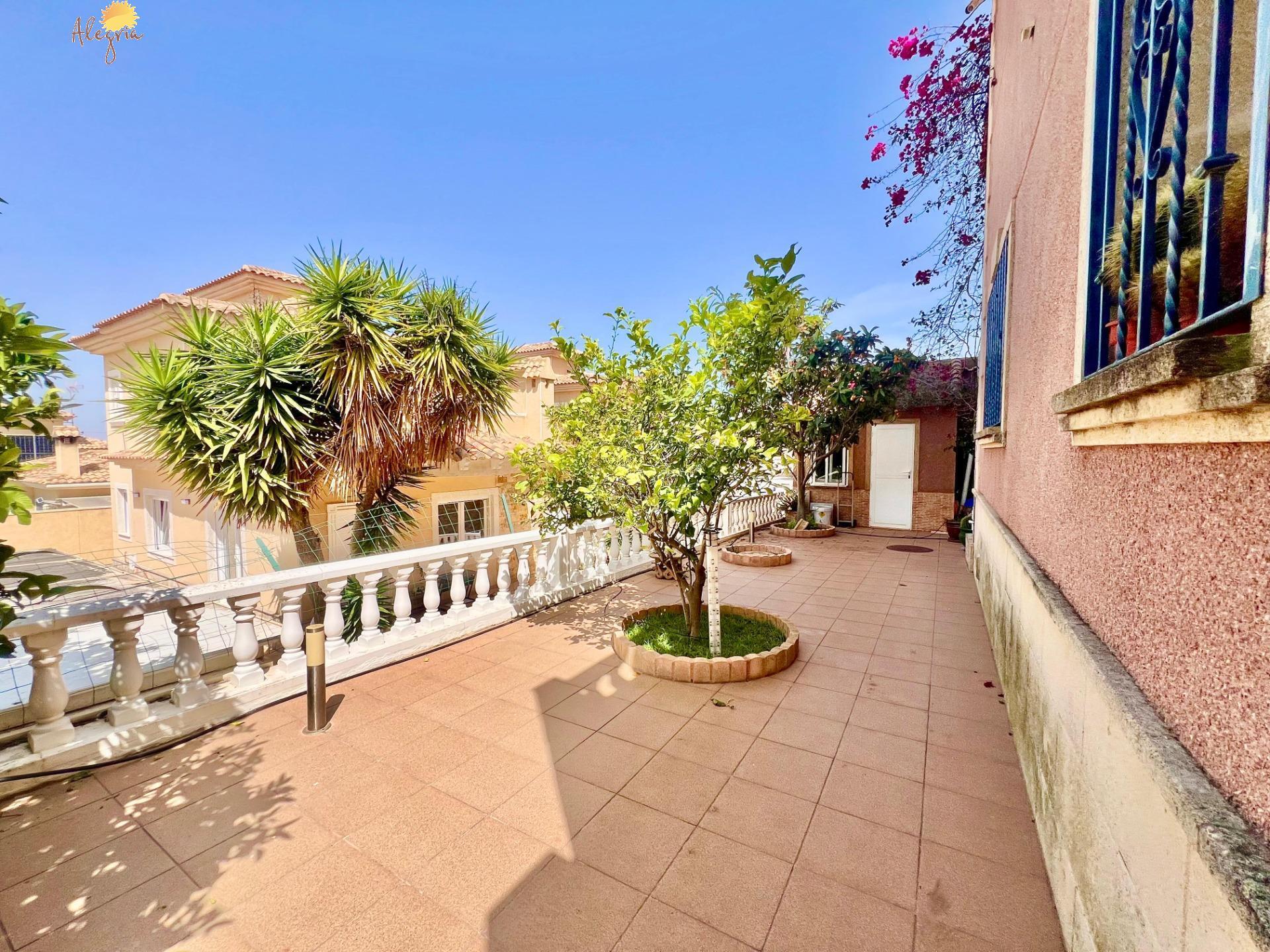 For sale - 3 Bedroom 2 Bathroom Villa in Torrevieja - Los Balcones - Los Altos Del Edén  - Alicante