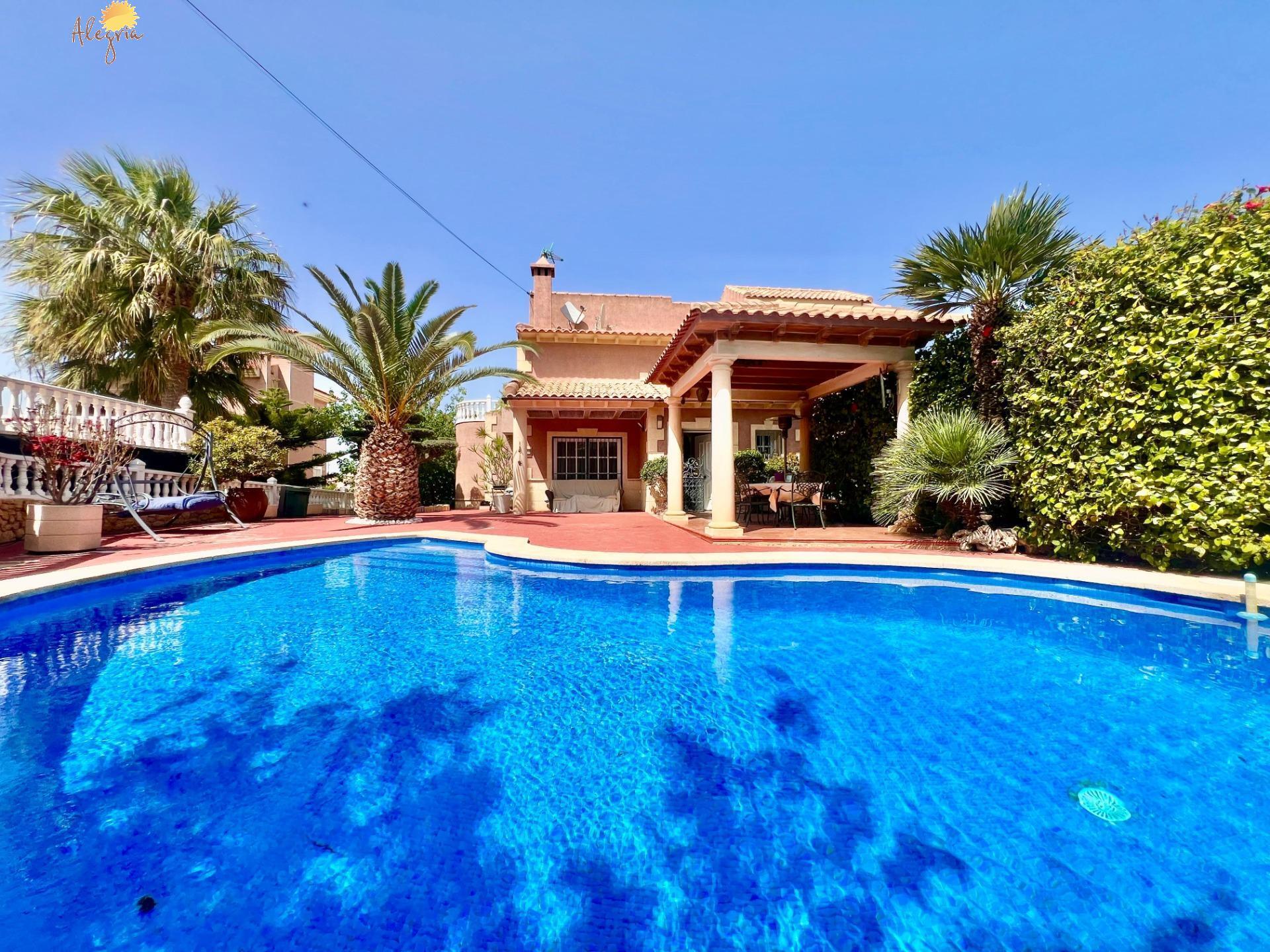 For sale - 3 Bedroom 2 Bathroom Villa in Torrevieja - Los Balcones - Los Altos Del Edén  - Alicante