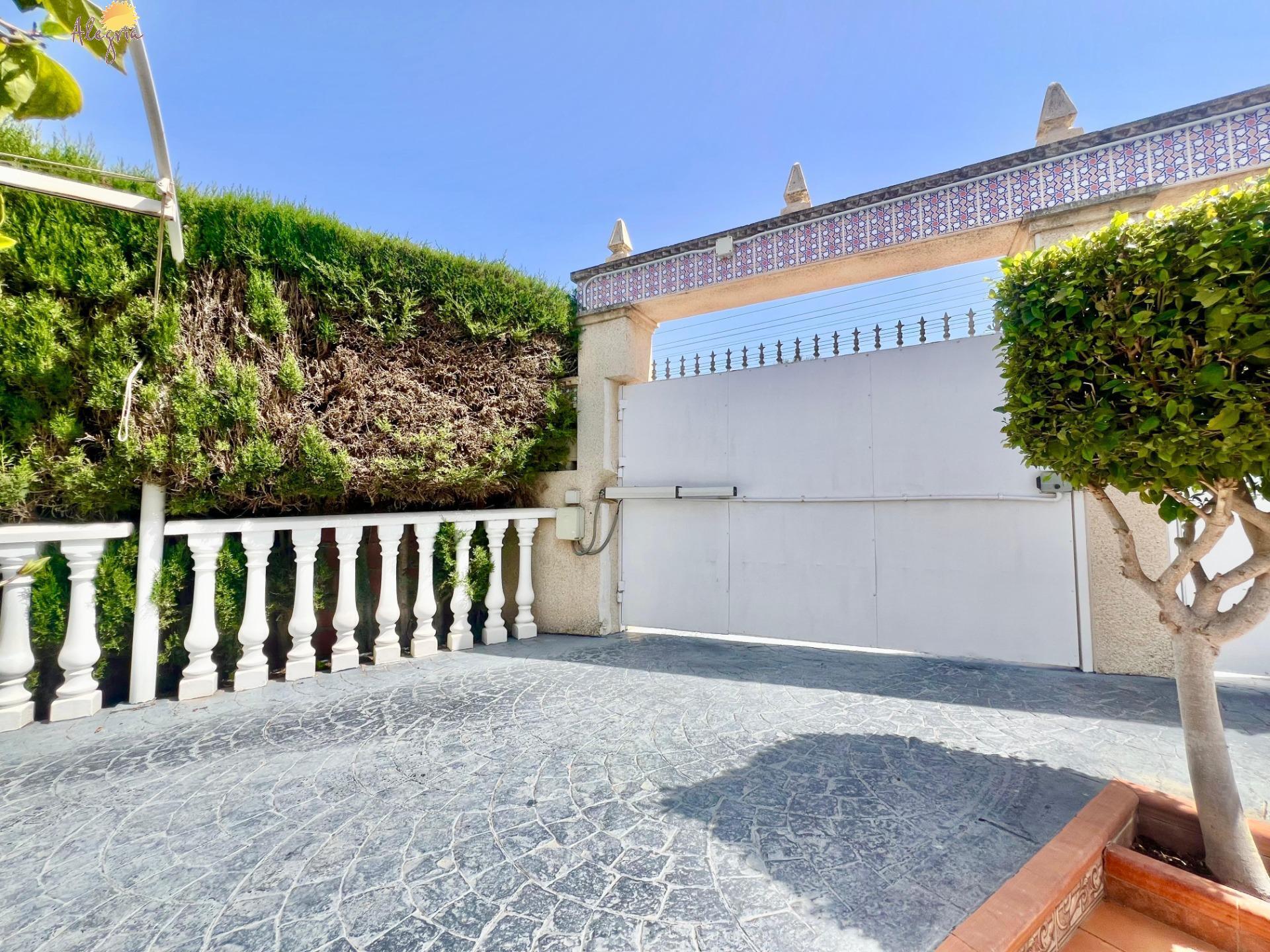 For sale - 3 Bedroom 2 Bathroom Villa in Torrevieja - Los Balcones - Los Altos Del Edén  - Alicante